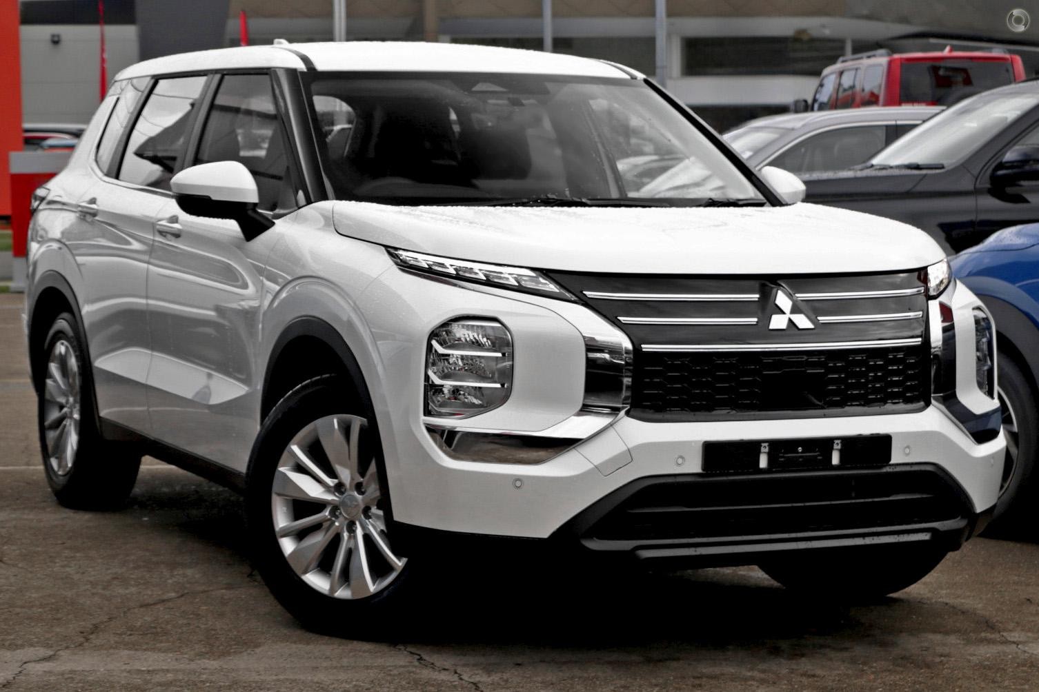 Mitsubishi Outlander image 3