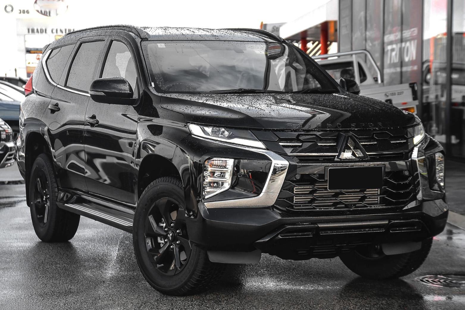 Mitsubishi Pajero Sport image 1