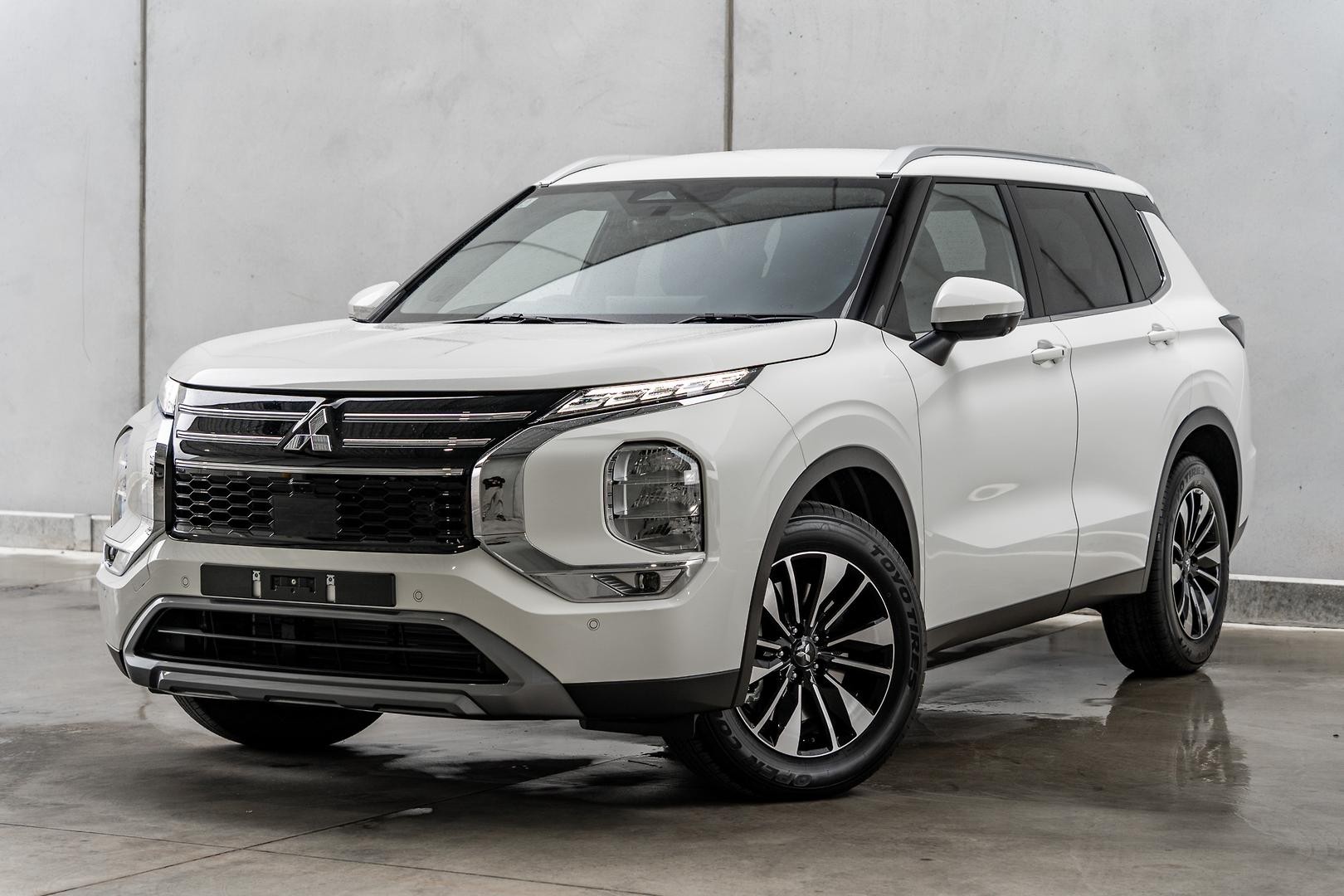 Mitsubishi Outlander image 3