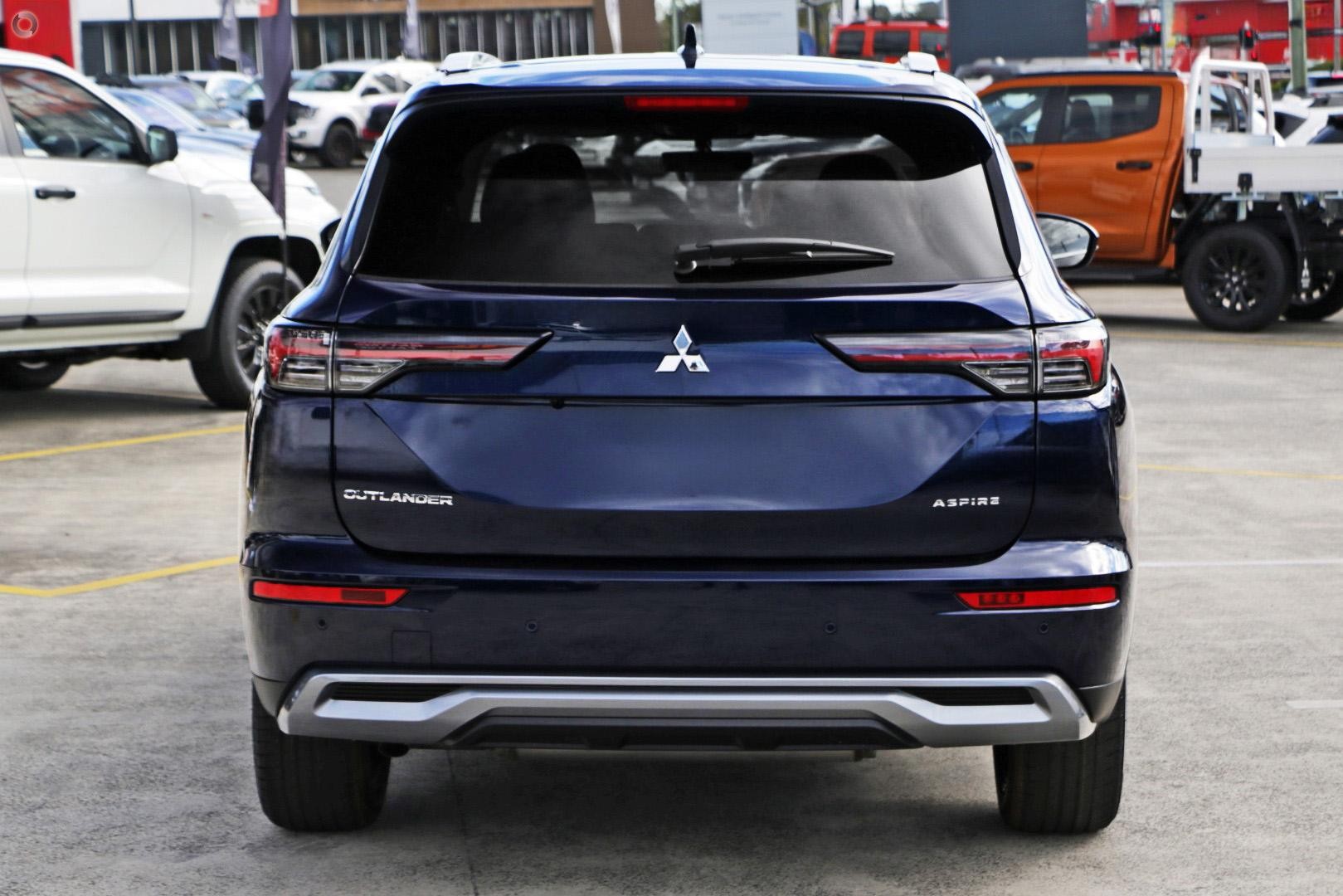 Mitsubishi Outlander image 3