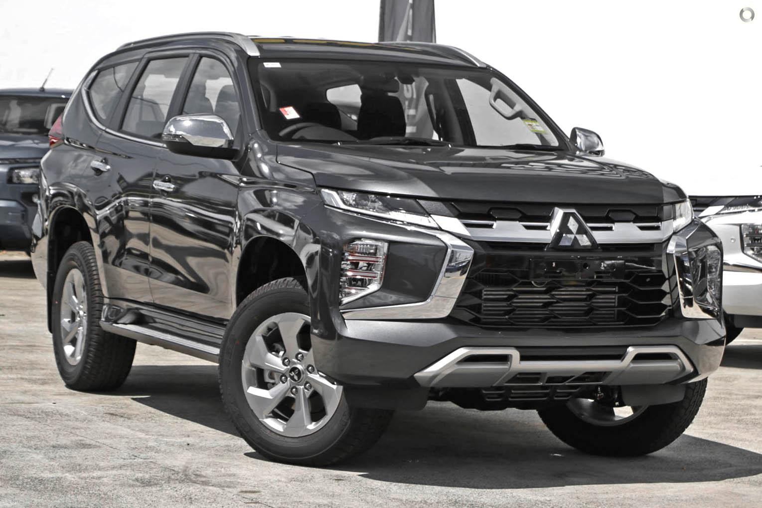 Mitsubishi Pajero Sport image 1