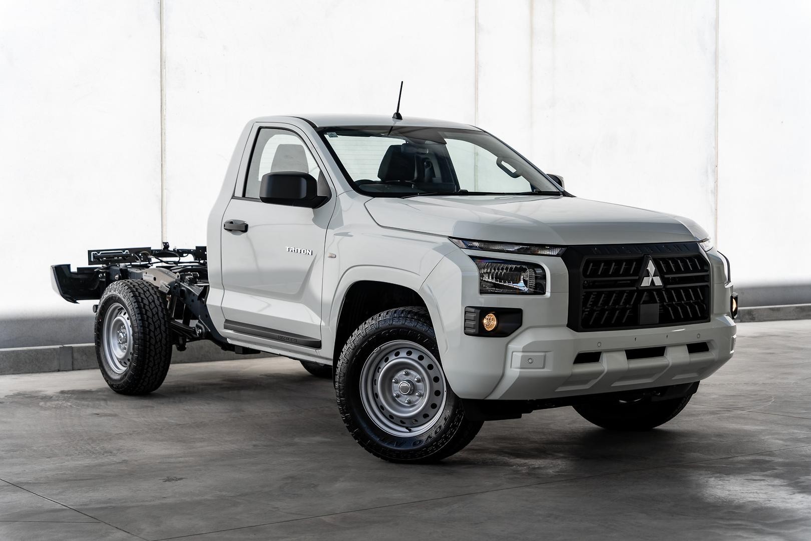 Mitsubishi Triton image 1