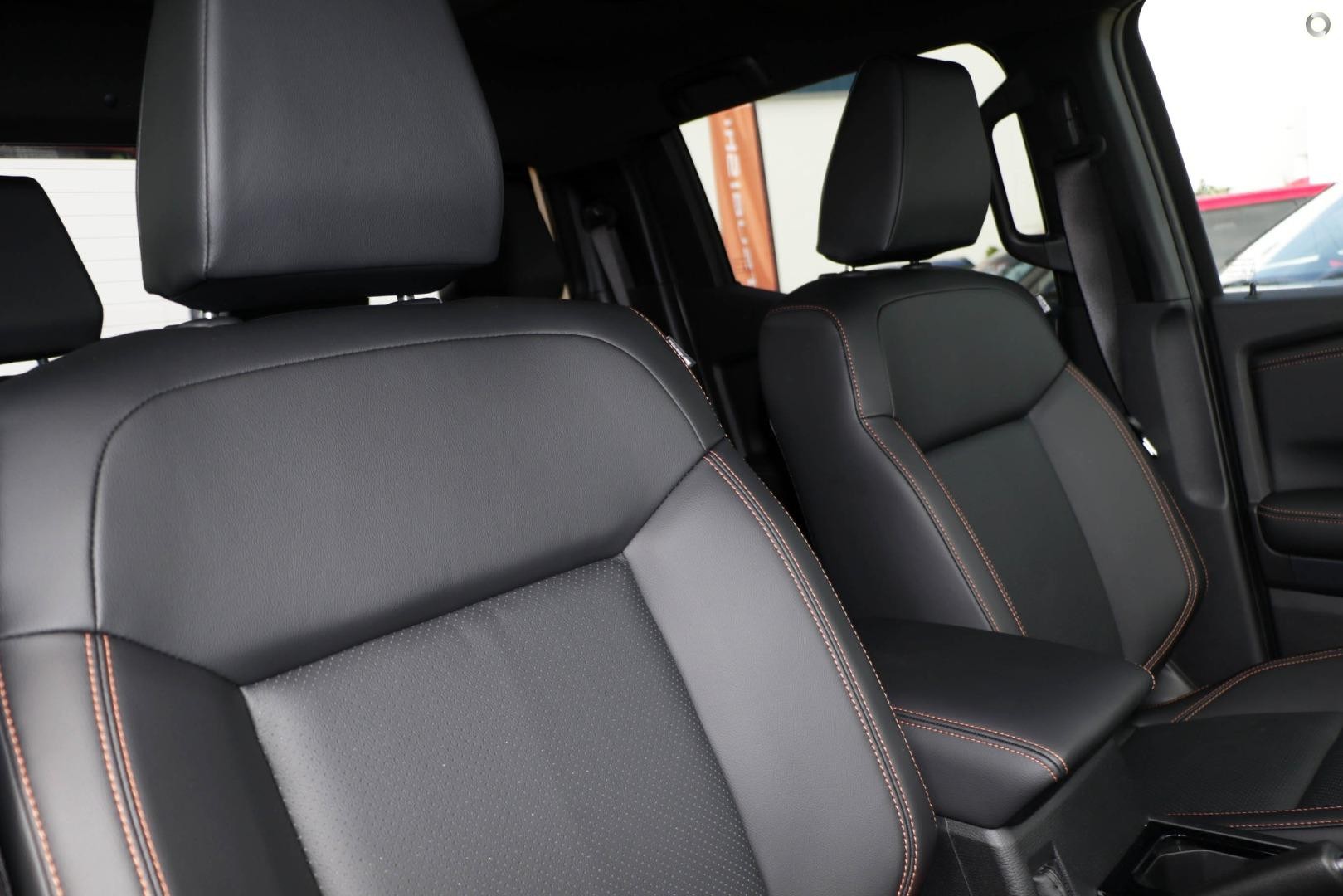 Mitsubishi Triton image 2