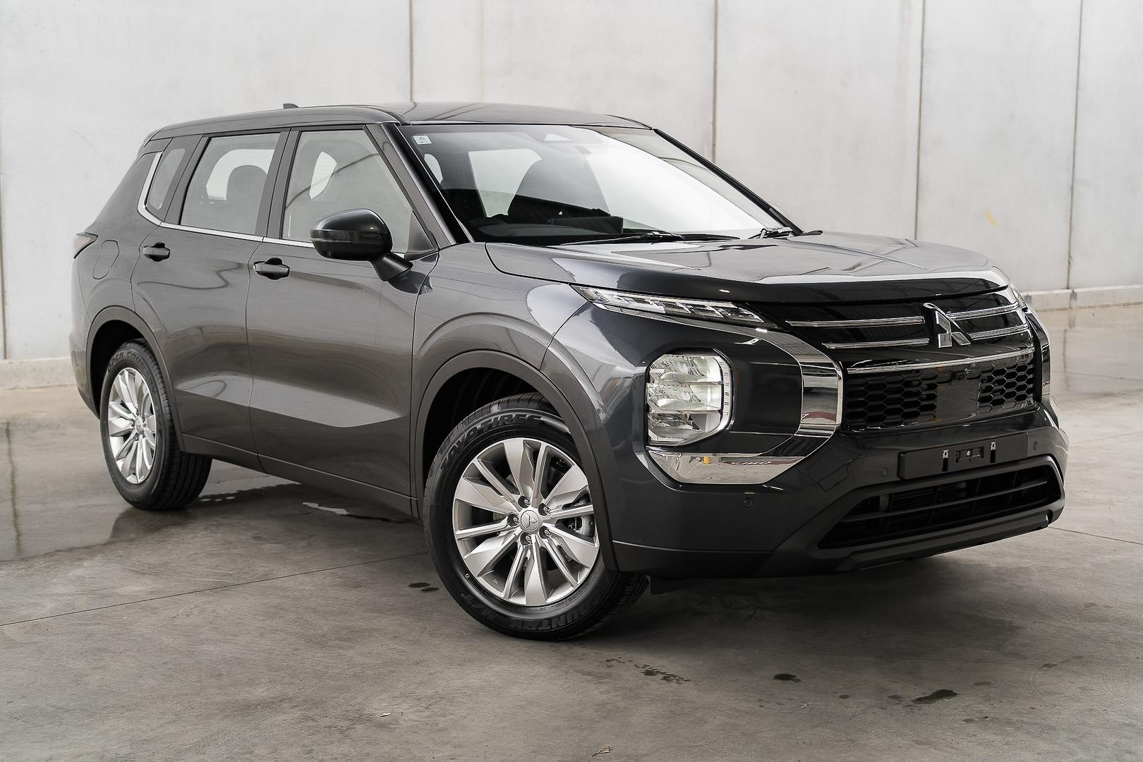 Mitsubishi Outlander image 1