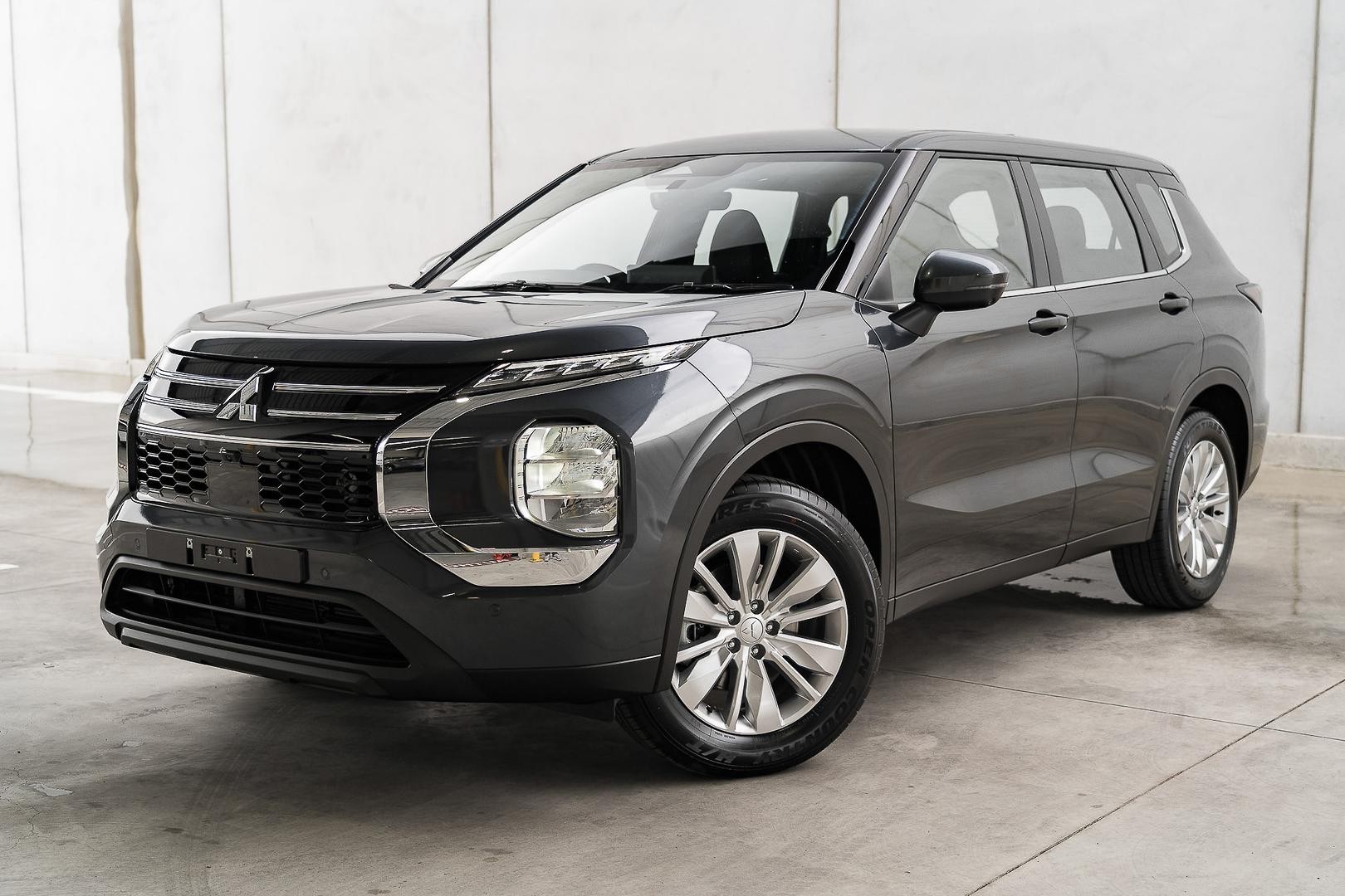 Mitsubishi Outlander image 3