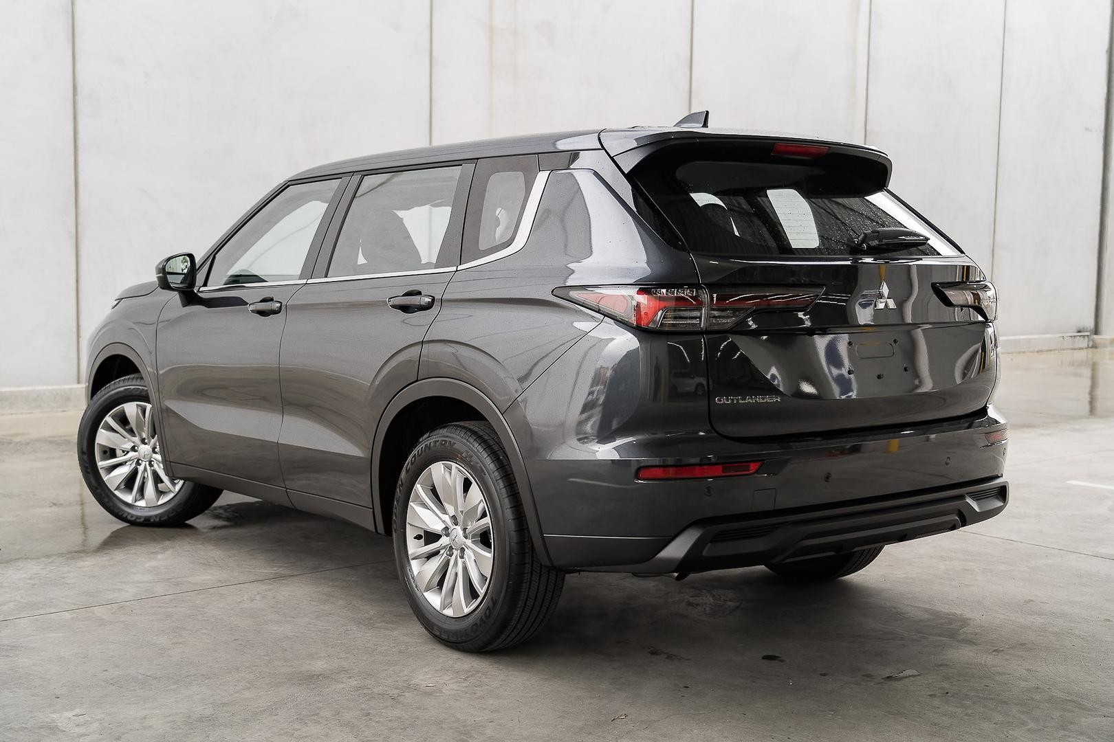 Mitsubishi Outlander image 4