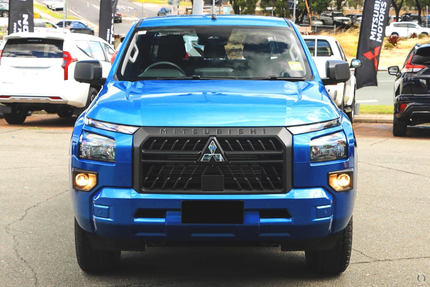 Mitsubishi Triton image 2
