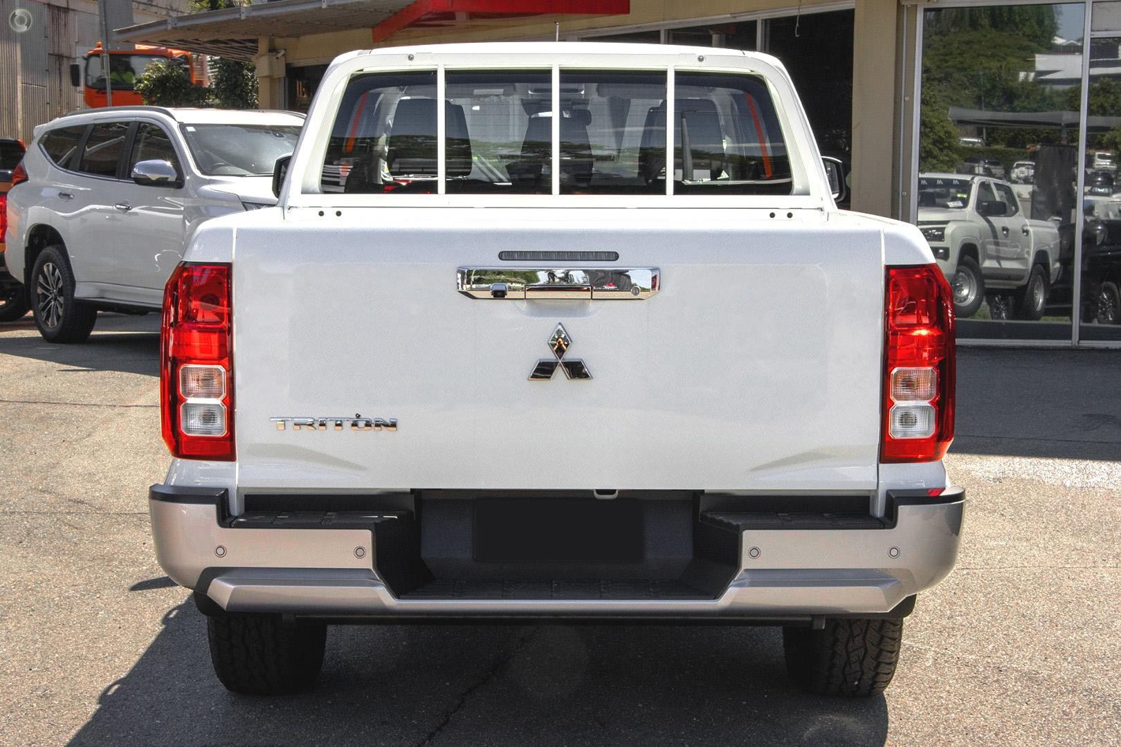 Mitsubishi Triton image 2
