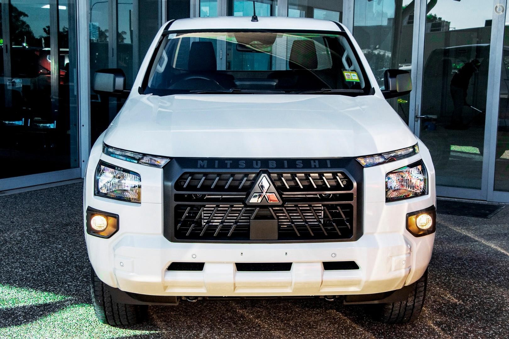 Mitsubishi Triton image 2