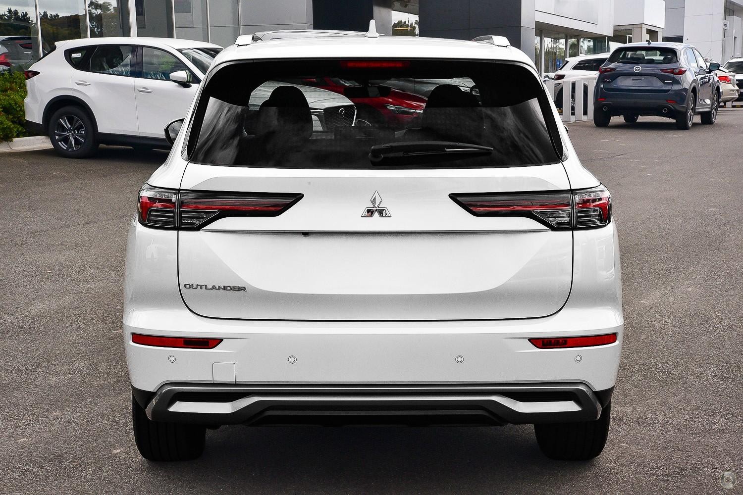 Mitsubishi Outlander image 3