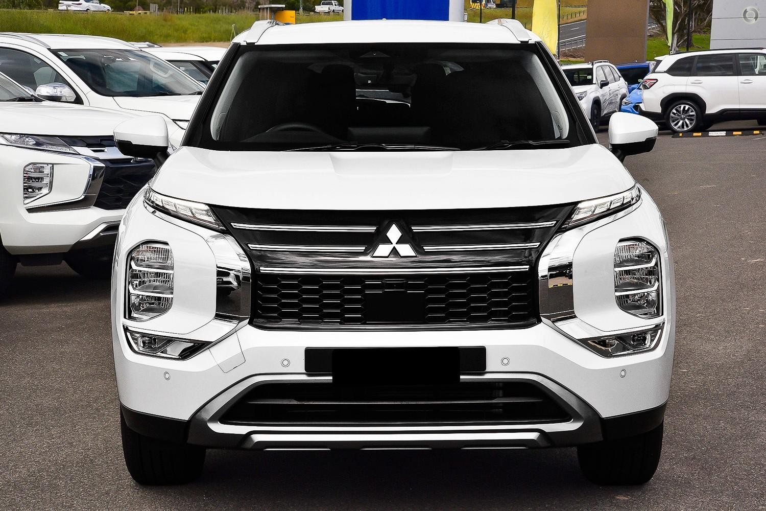 Mitsubishi Outlander image 2