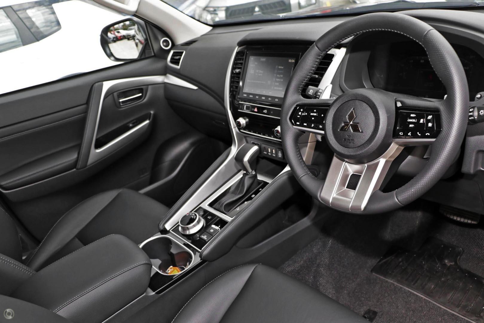 Mitsubishi Pajero Sport image 4