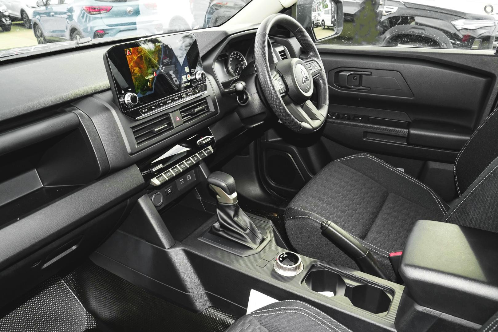 Mitsubishi Triton image 3