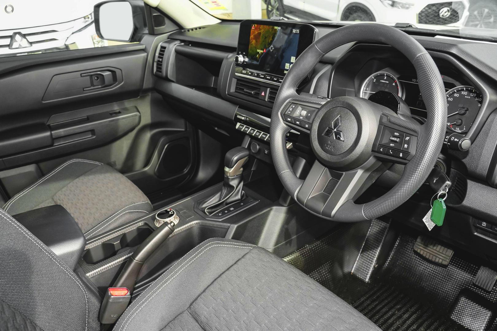 Mitsubishi Triton image 2