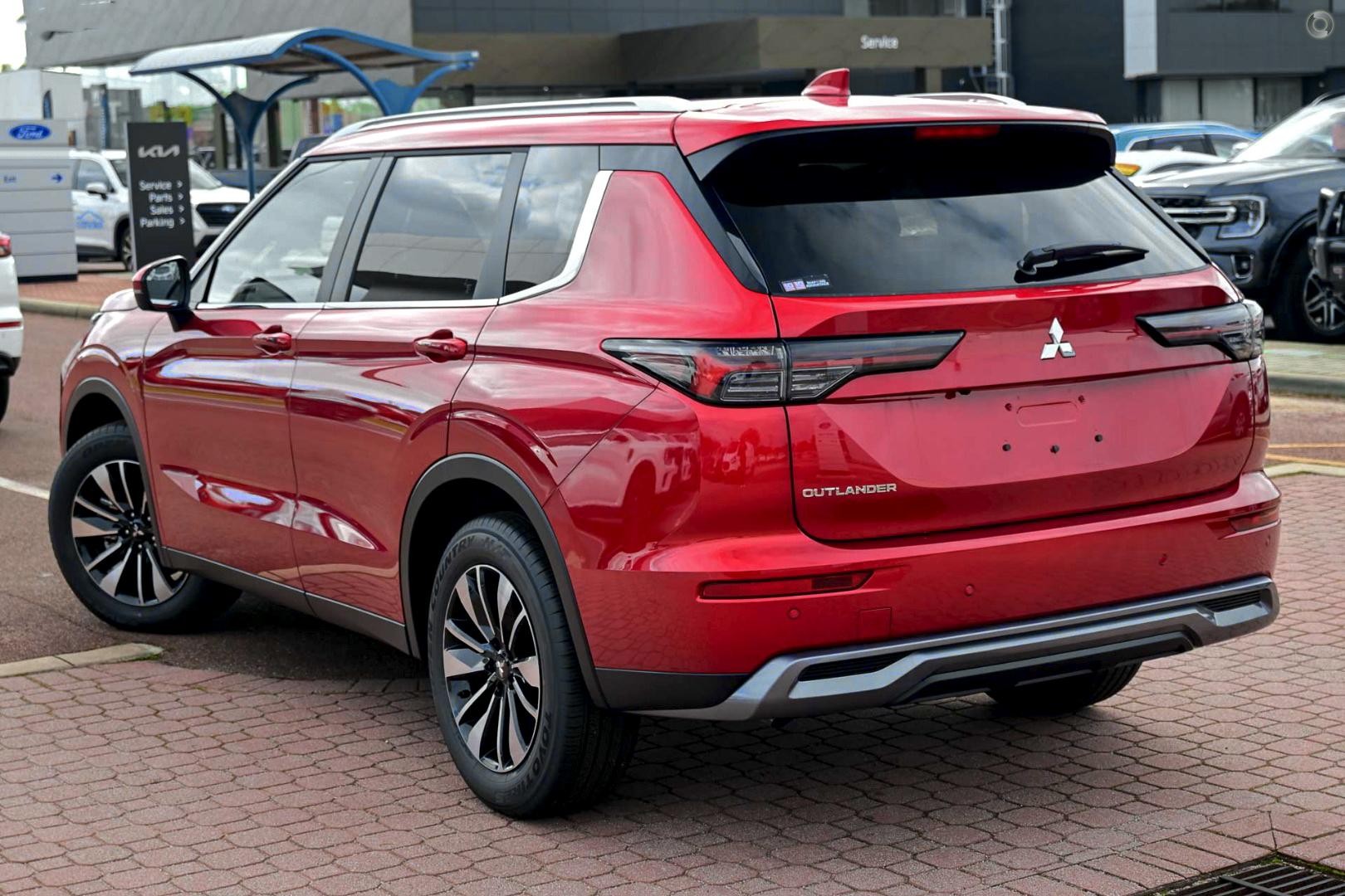 Mitsubishi Outlander image 4