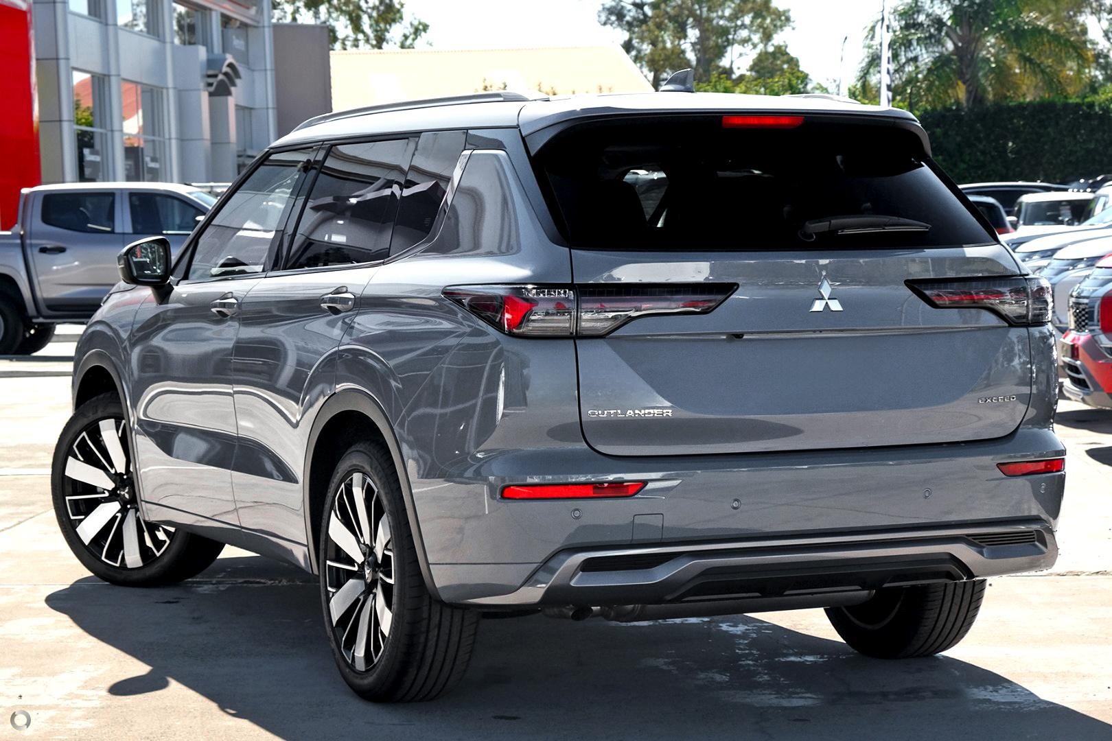 Mitsubishi Outlander image 4