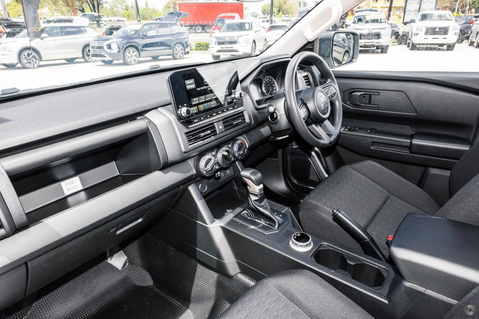 Mitsubishi Triton image 4