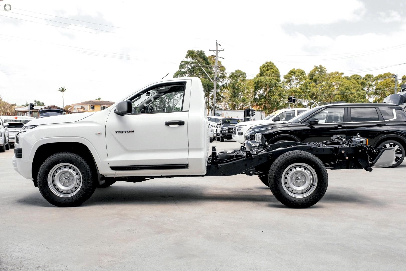 Mitsubishi Triton image 2