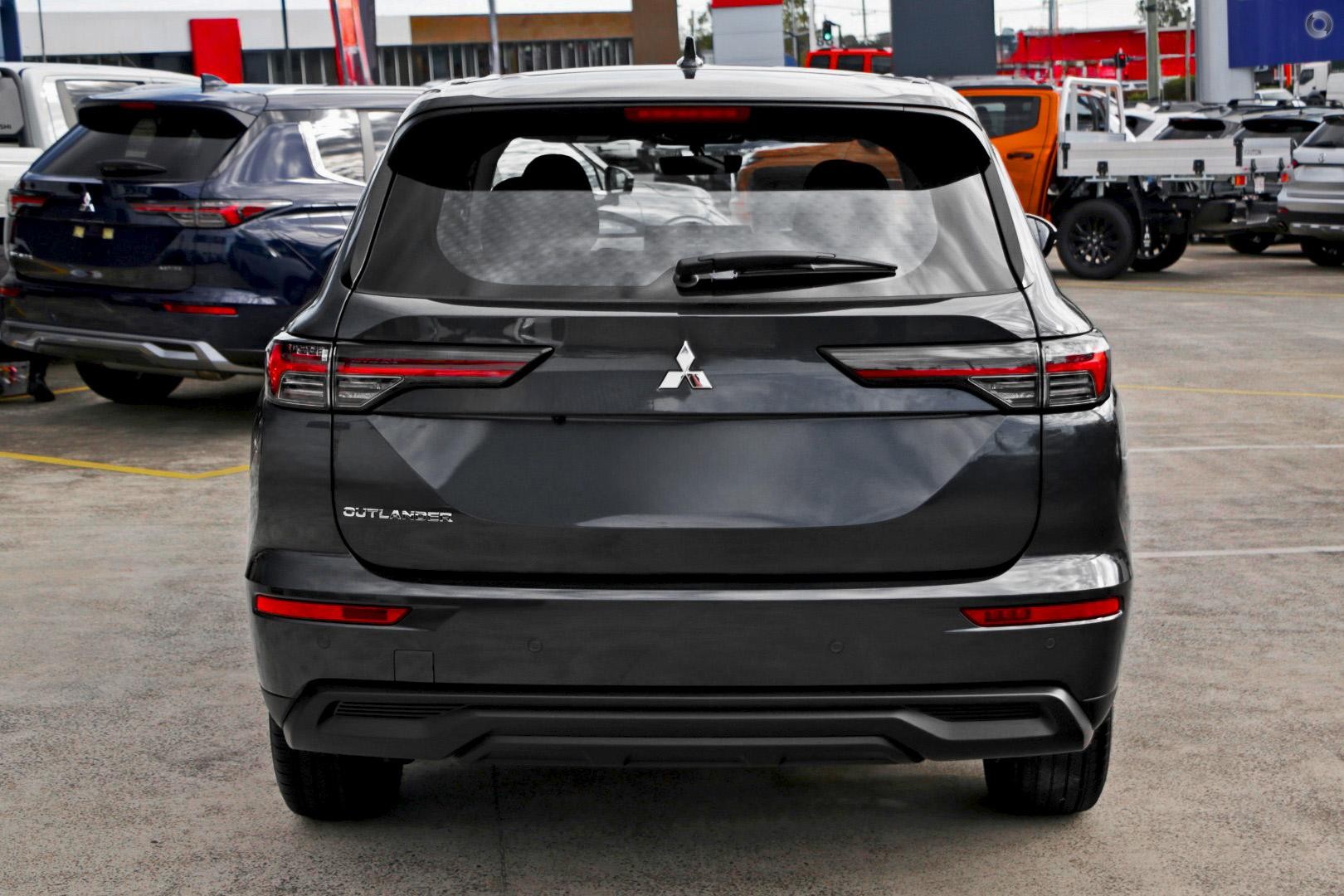 Mitsubishi Outlander image 3