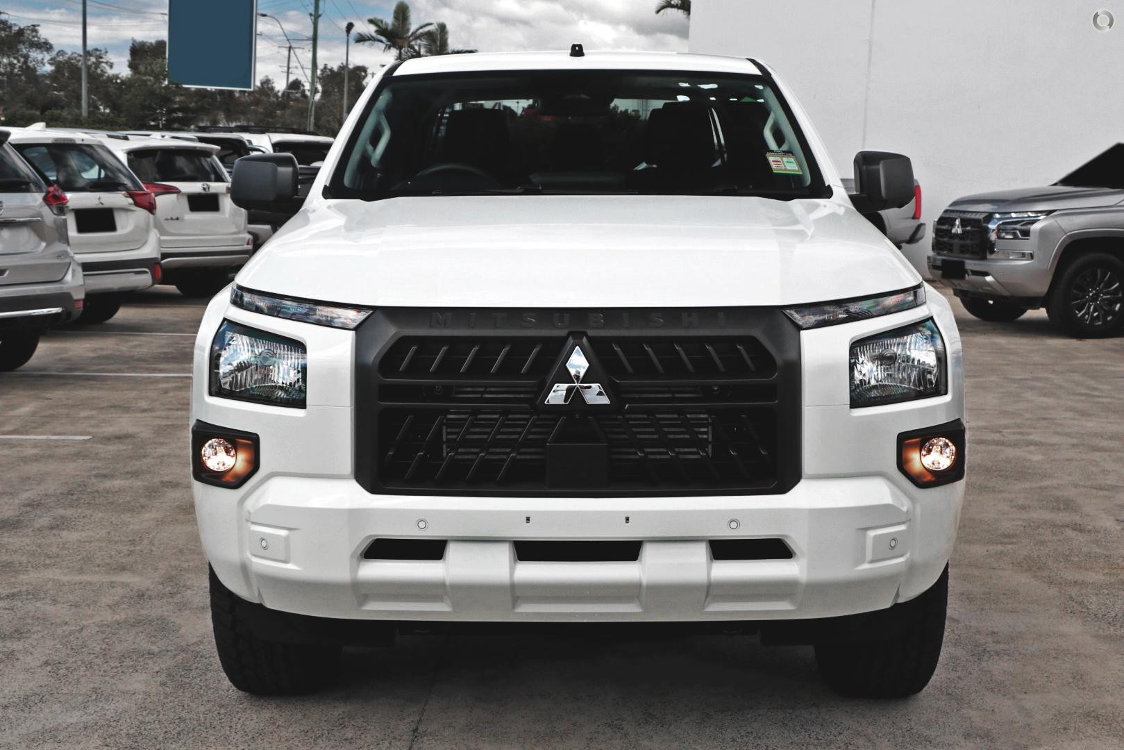 Mitsubishi Triton image 2
