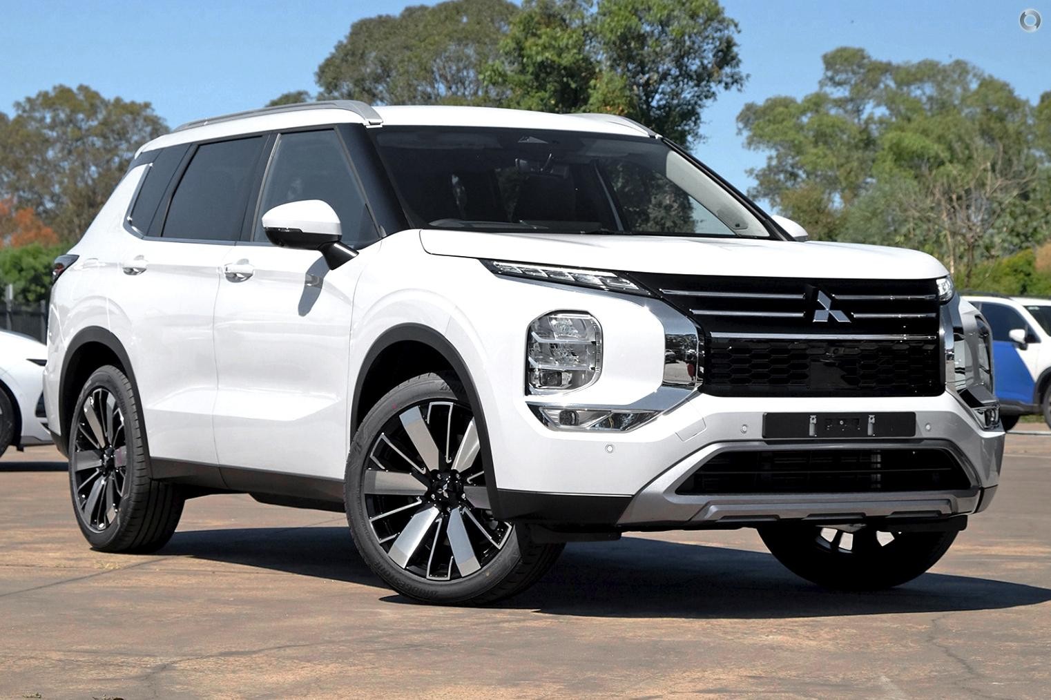 Mitsubishi Outlander image 1