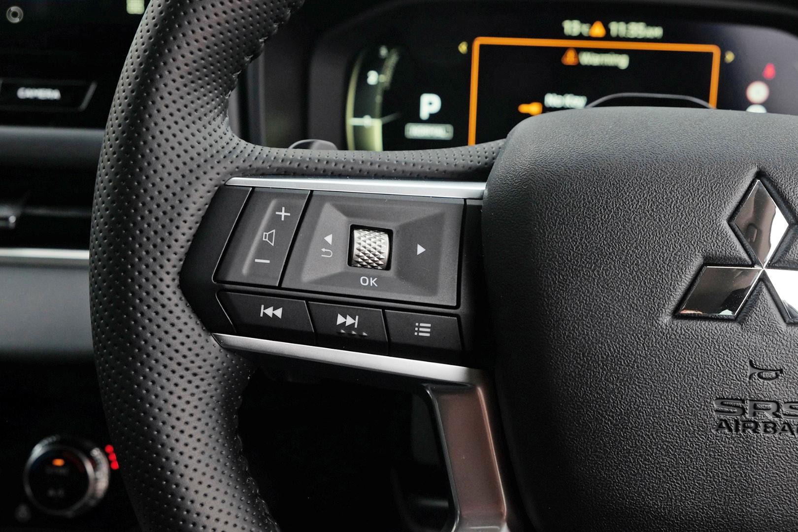 Mitsubishi Outlander image 4