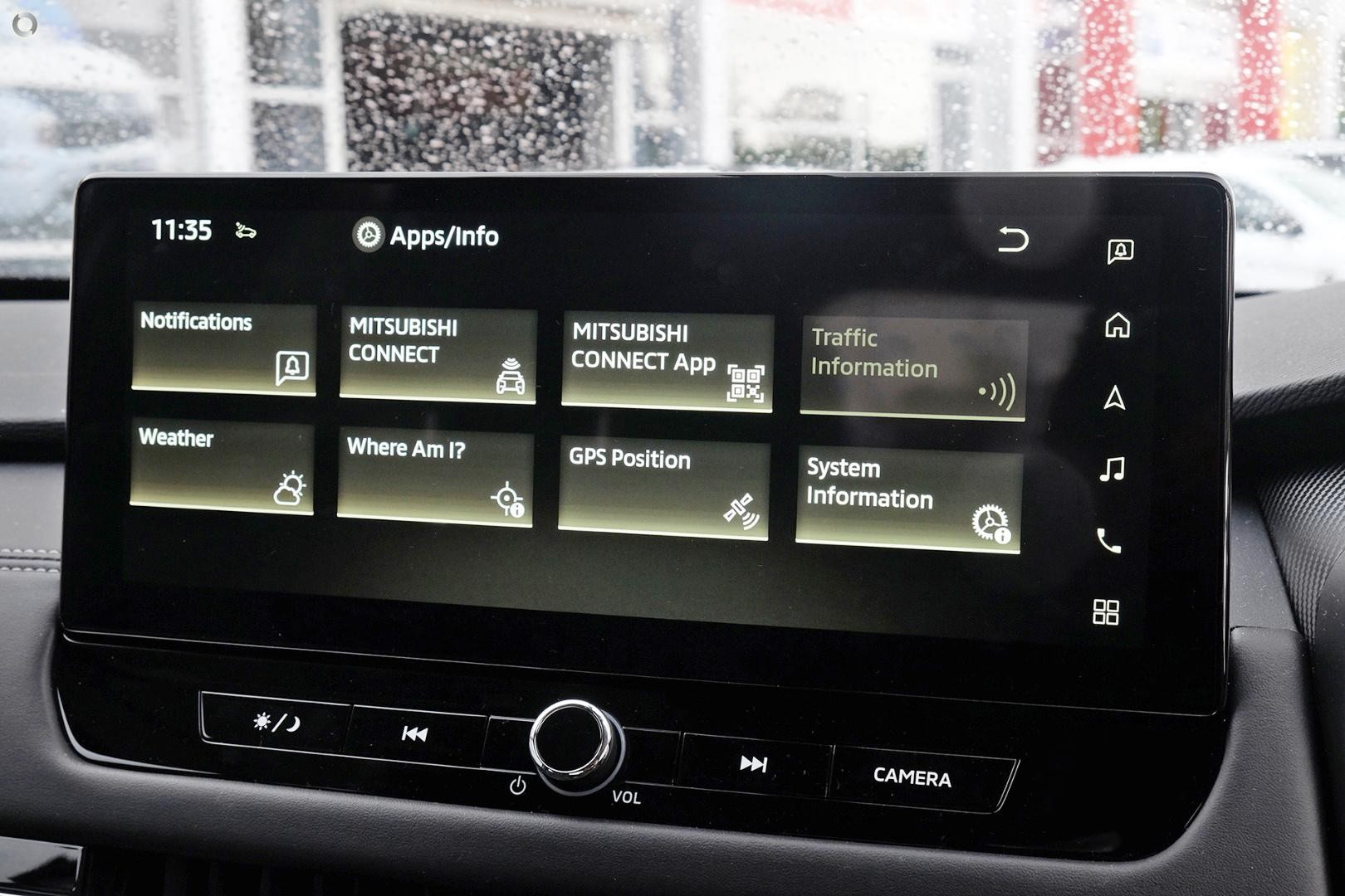 Mitsubishi Outlander image 1