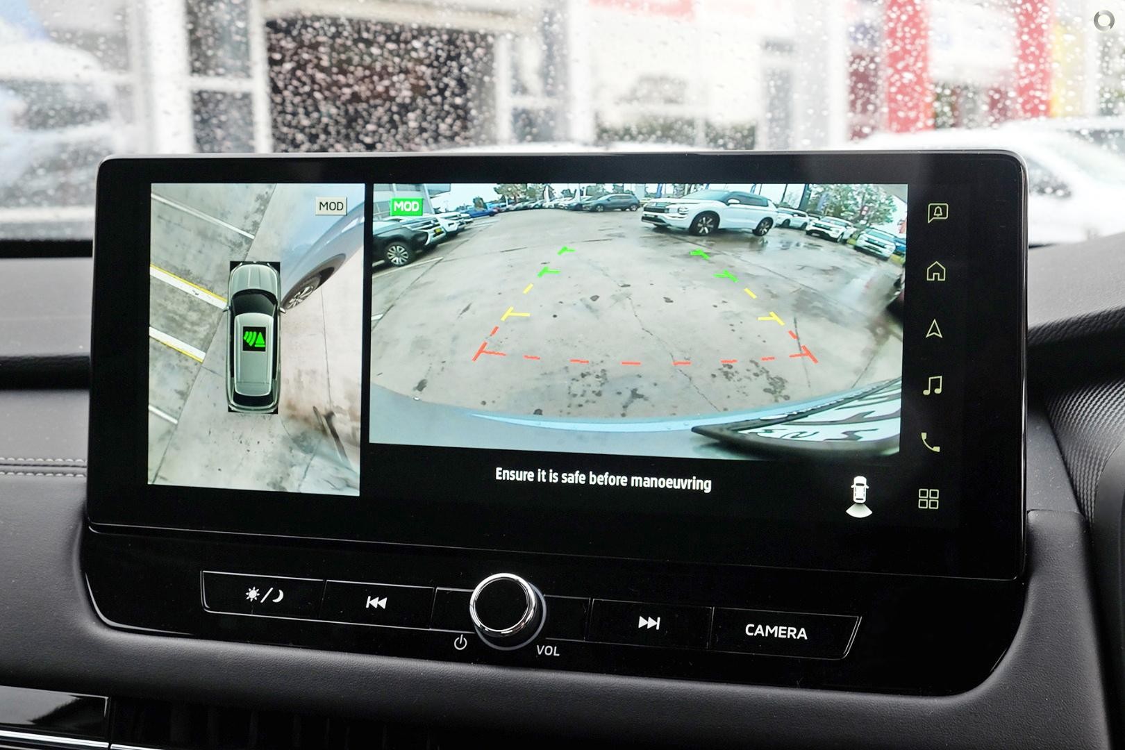 Mitsubishi Outlander image 2