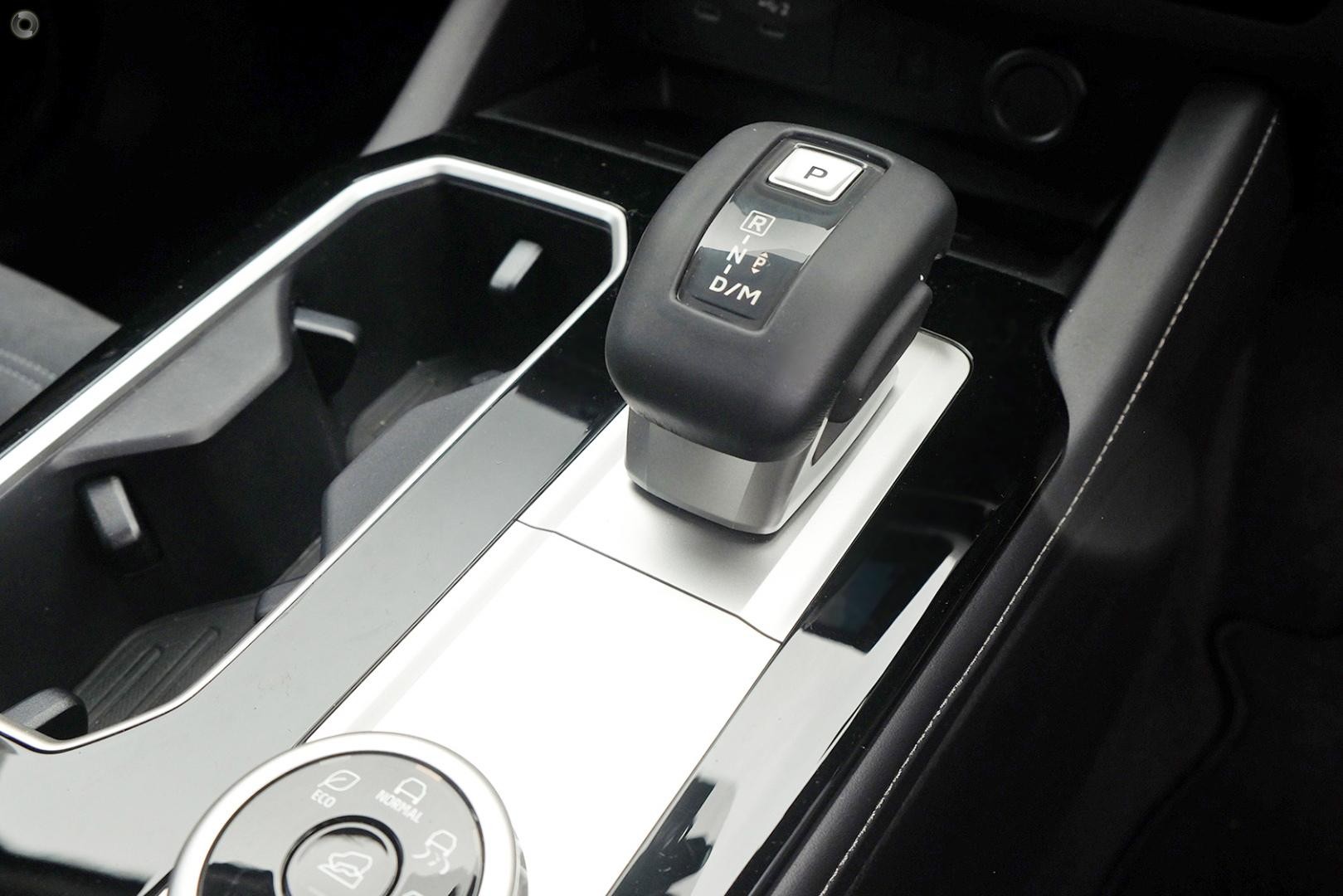 Mitsubishi Outlander image 1