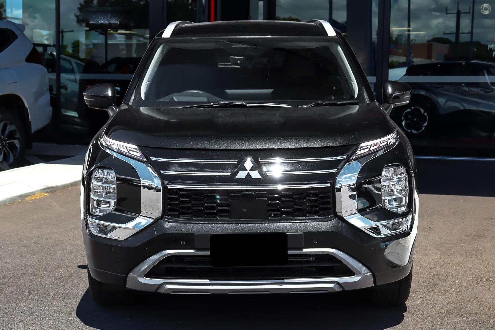 Mitsubishi Outlander image 2