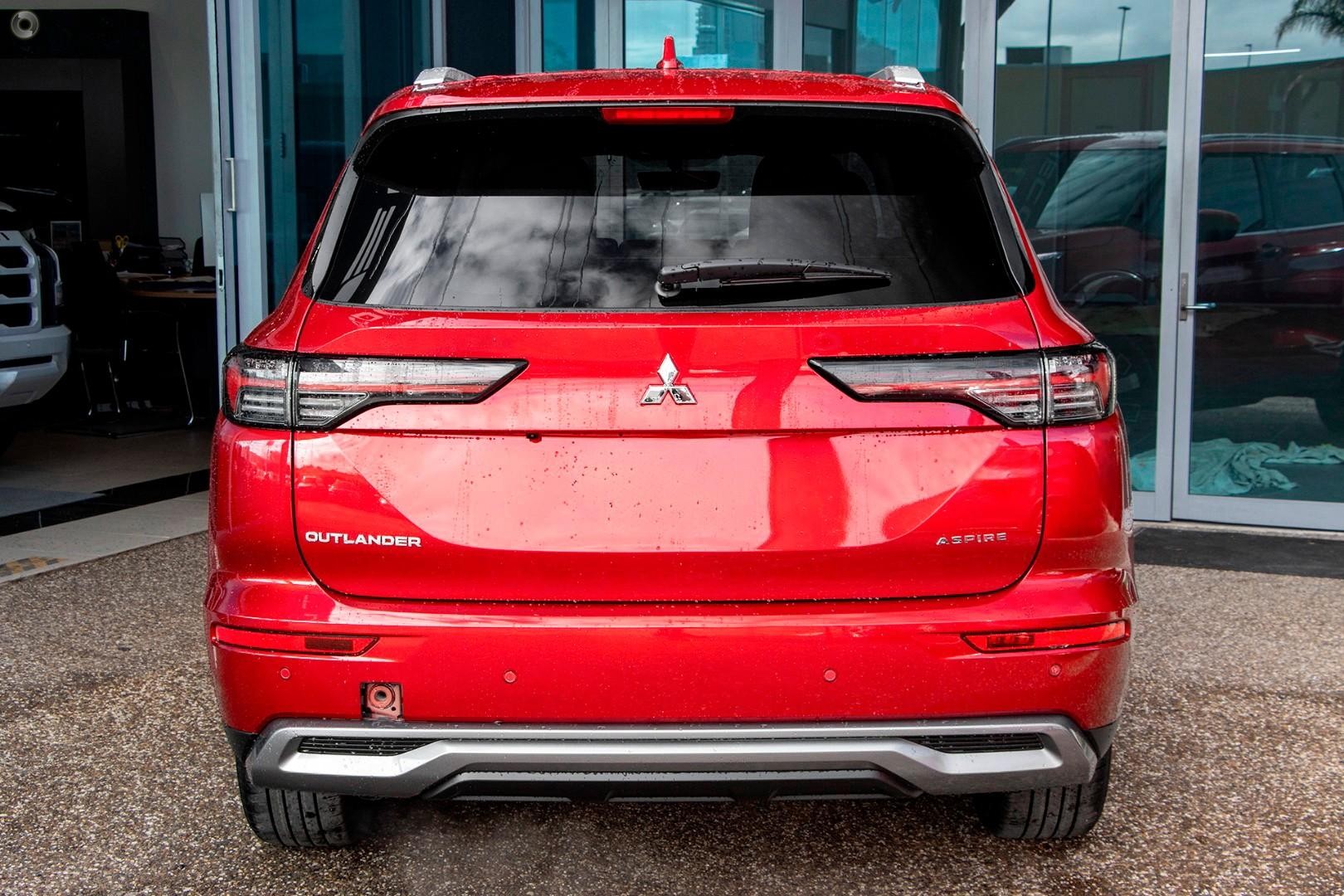 Mitsubishi Outlander image 1