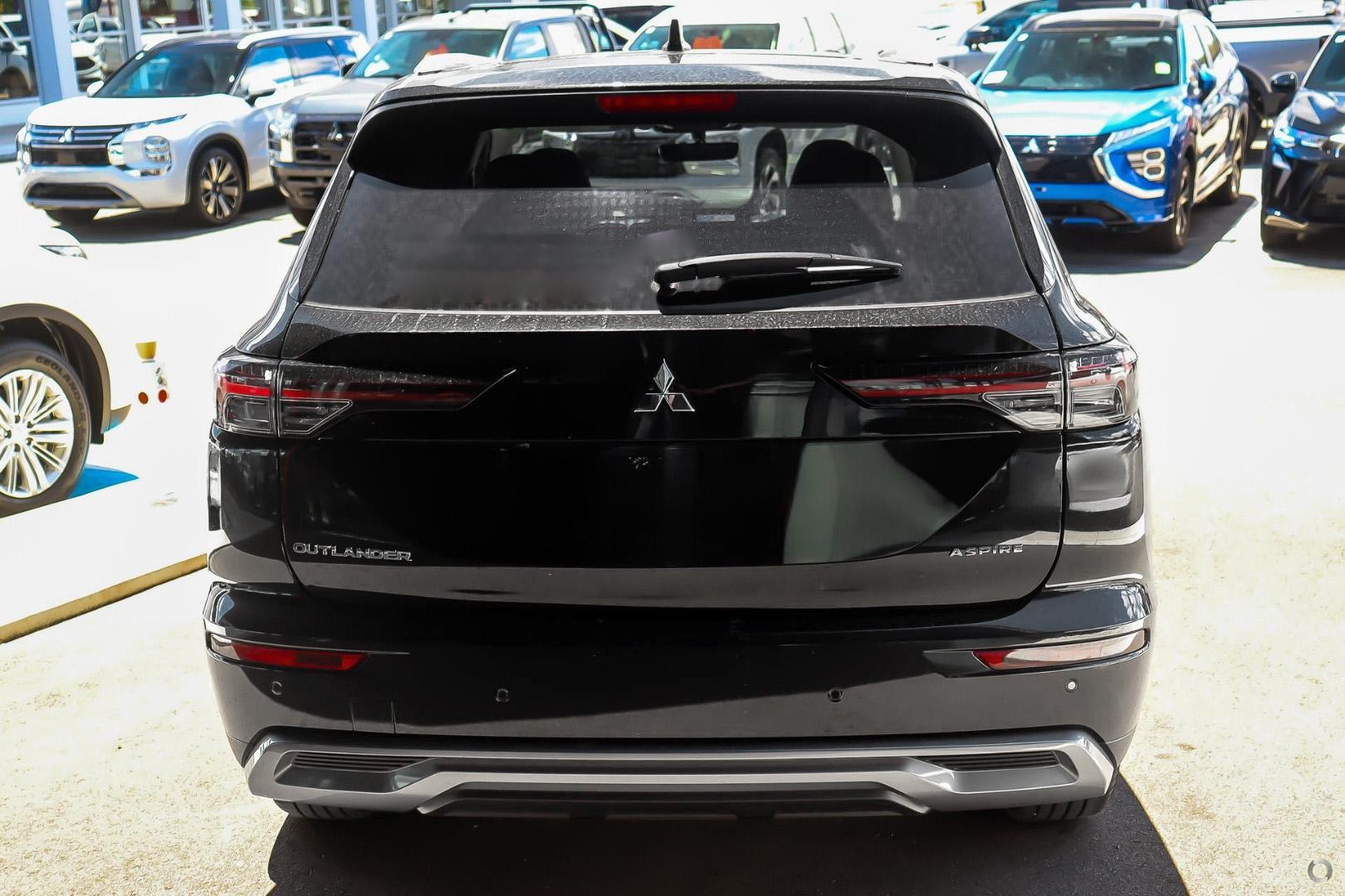 Mitsubishi Outlander image 3