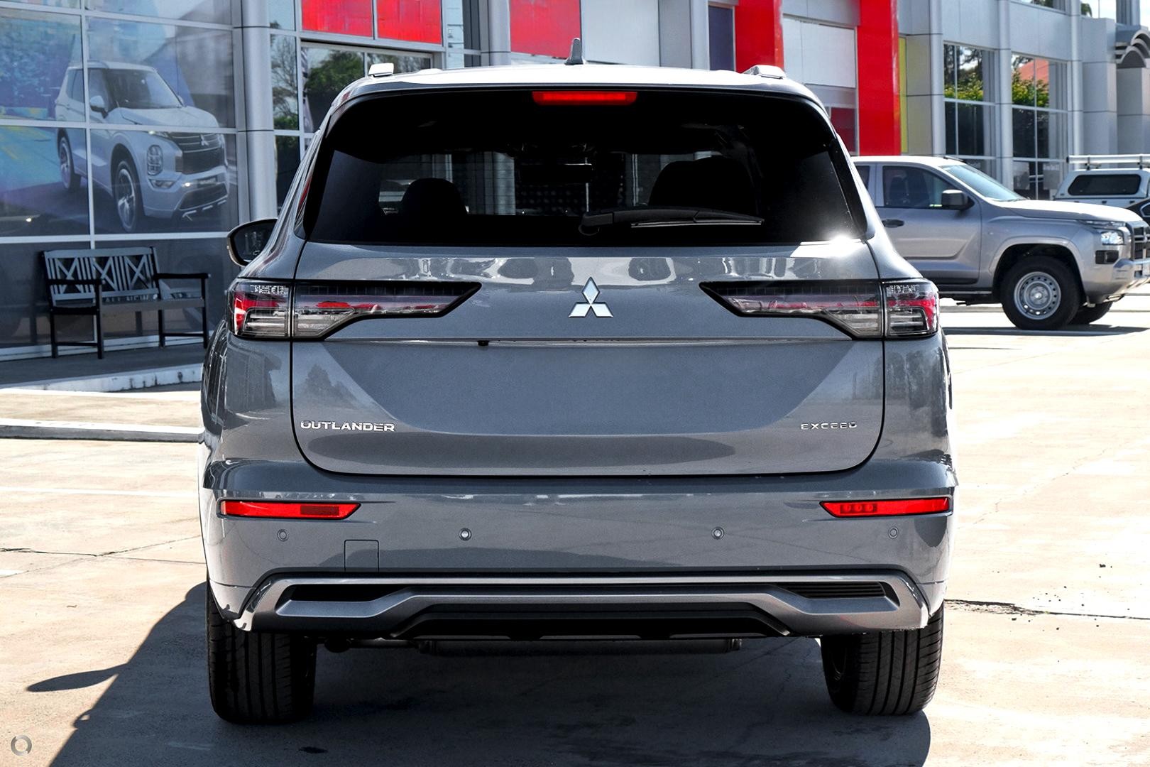Mitsubishi Outlander image 3