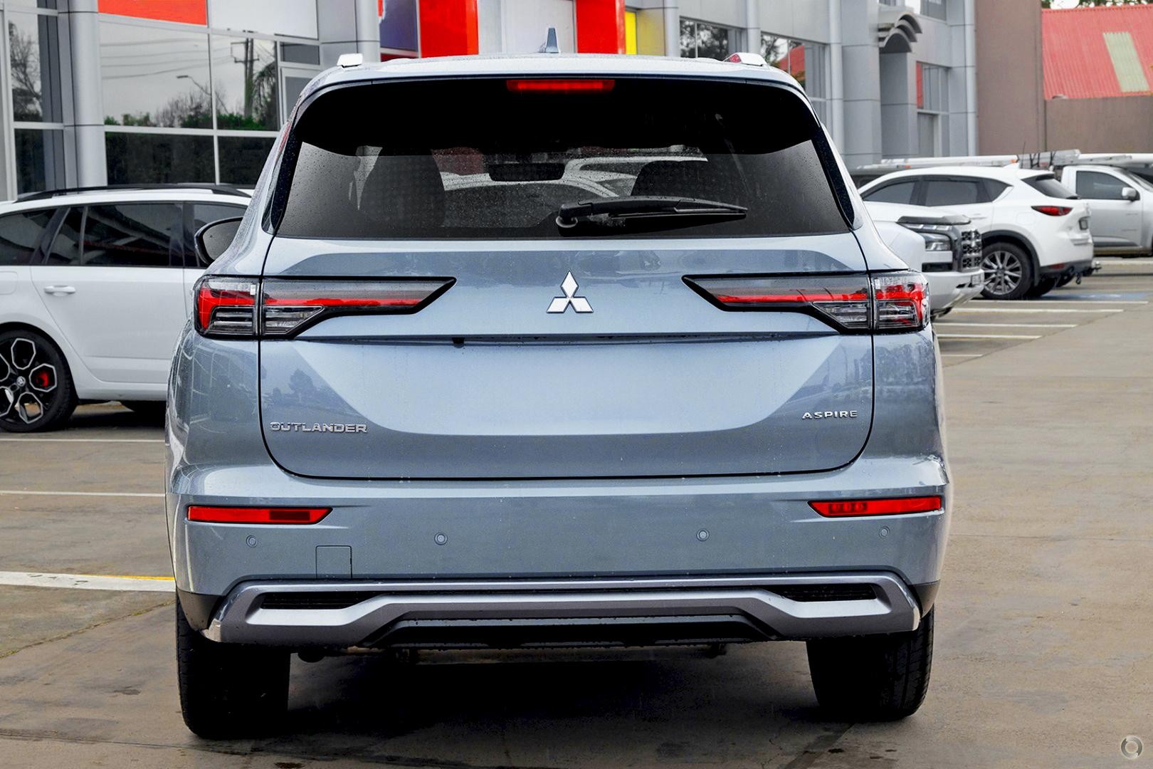 Mitsubishi Outlander image 3