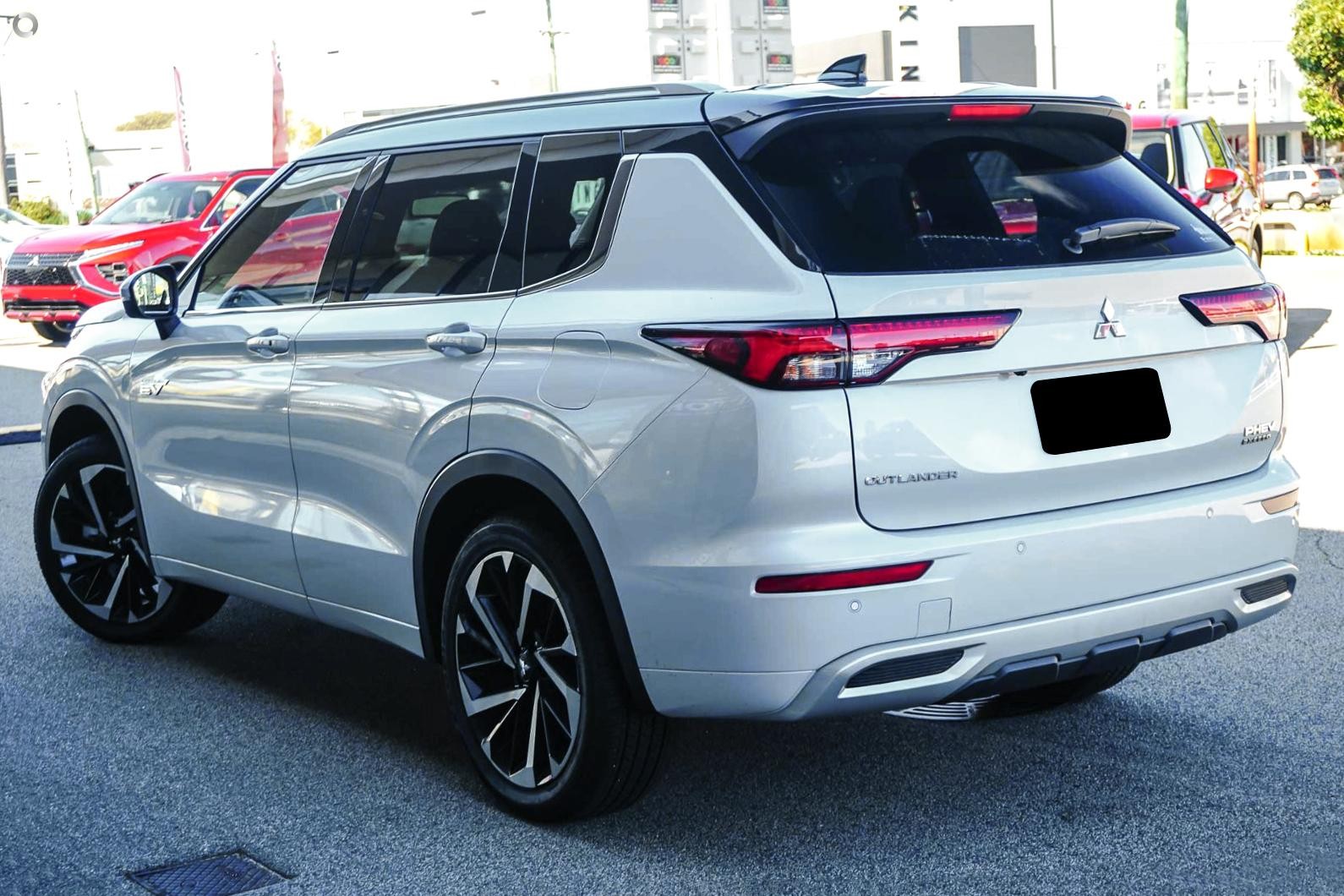 Mitsubishi Outlander image 4
