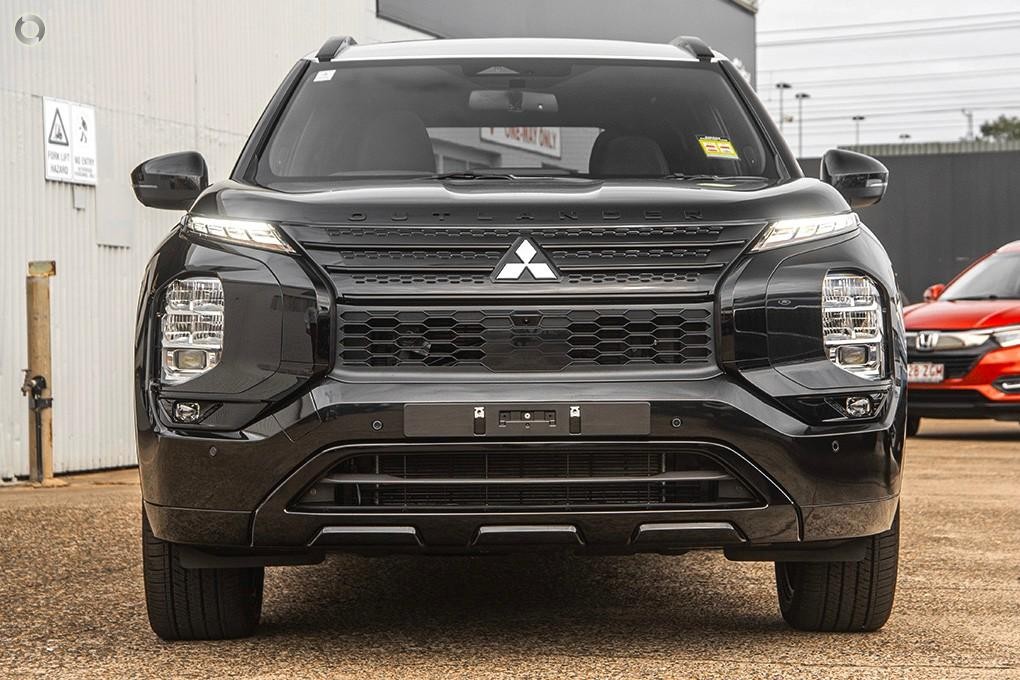 Mitsubishi Outlander image 2