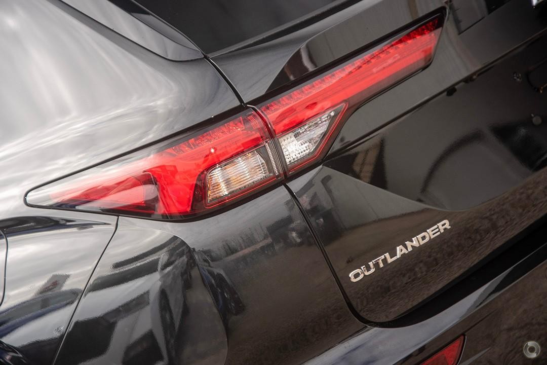 Mitsubishi Outlander image 4