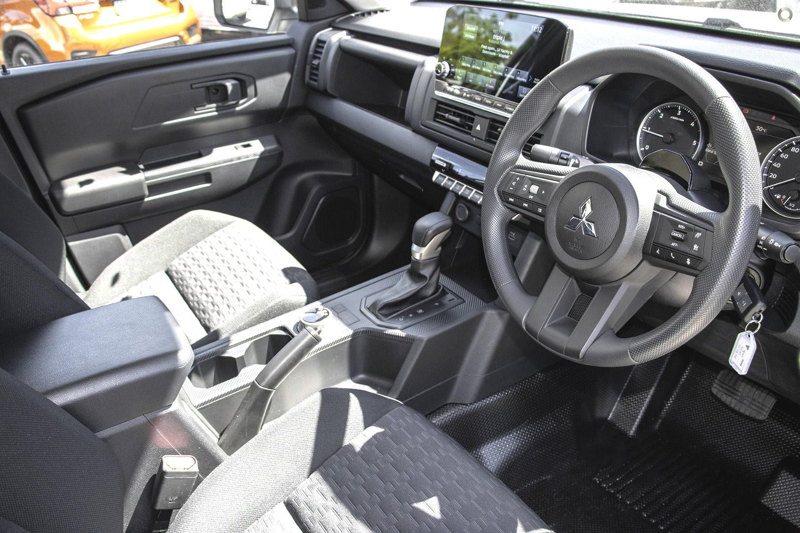 Mitsubishi Triton image 3