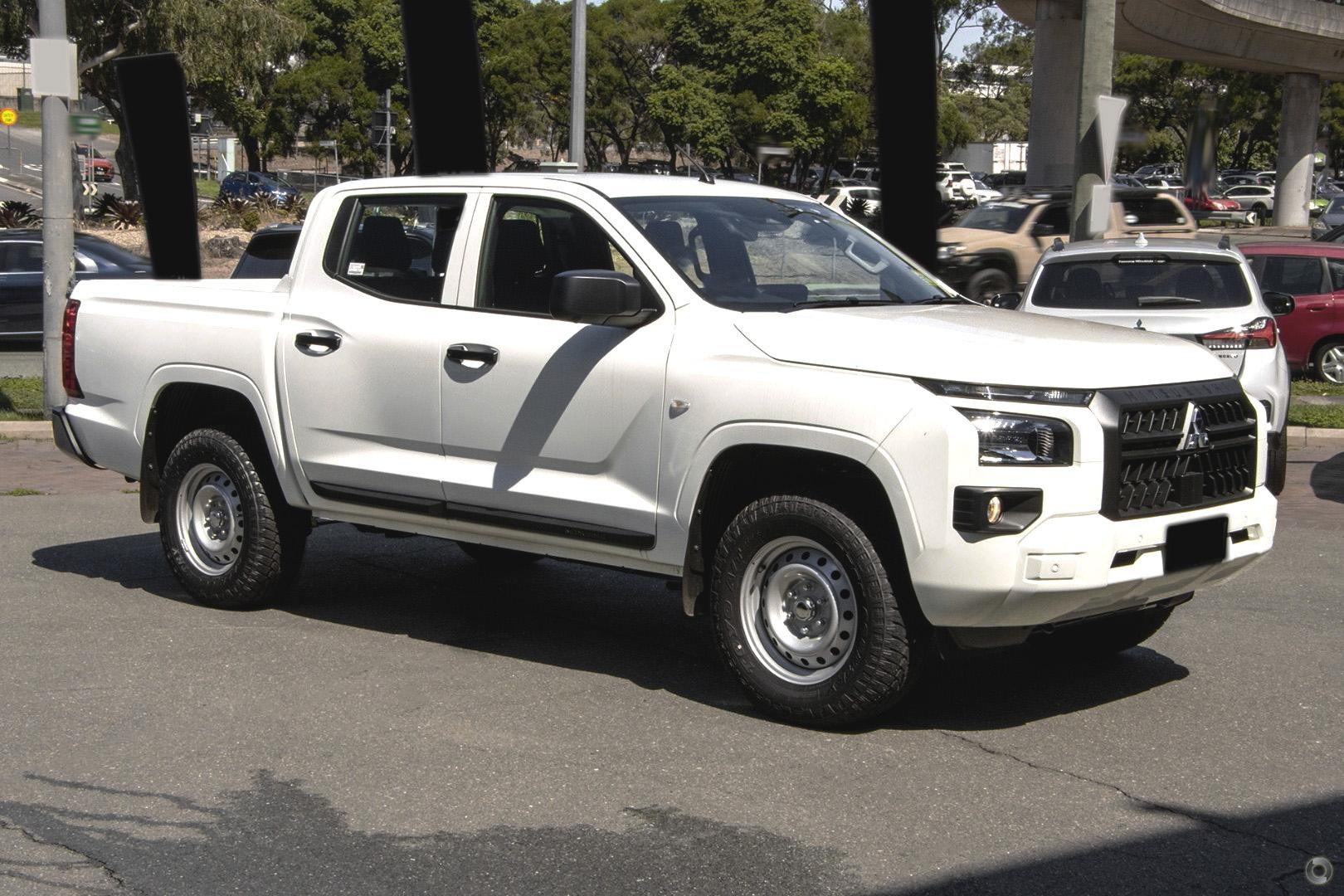 Mitsubishi Triton image 2