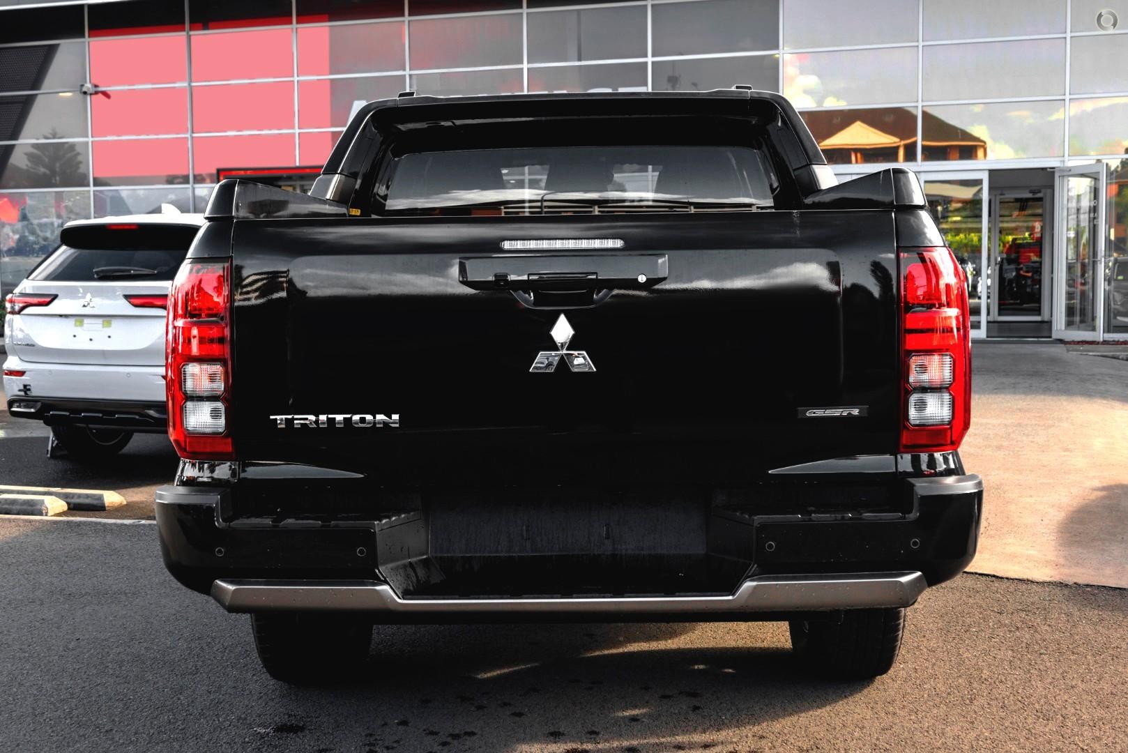 Mitsubishi Triton image 2