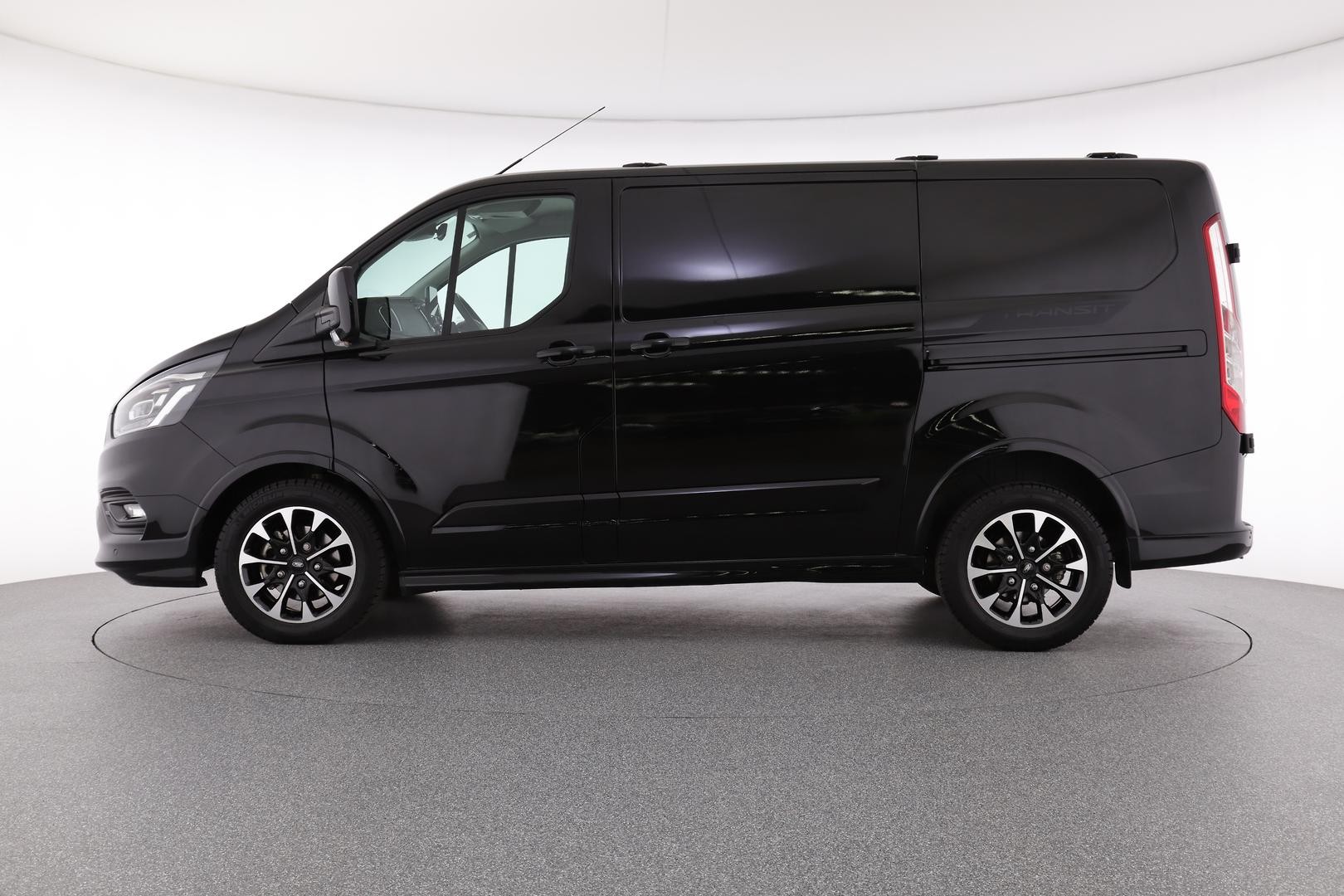 Ford Transit Custom image 3