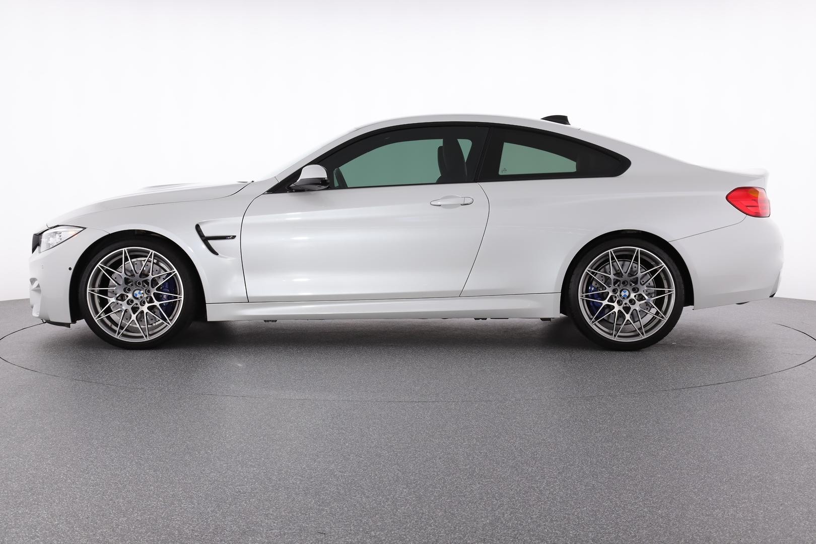 BMW M4 image 3