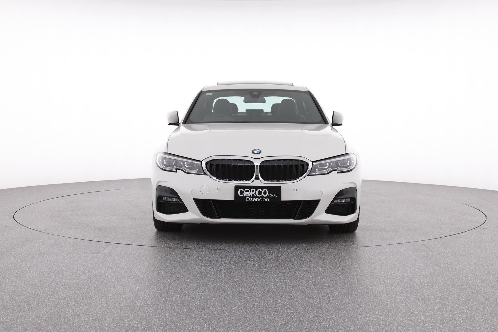 BMW 3 Series image 2