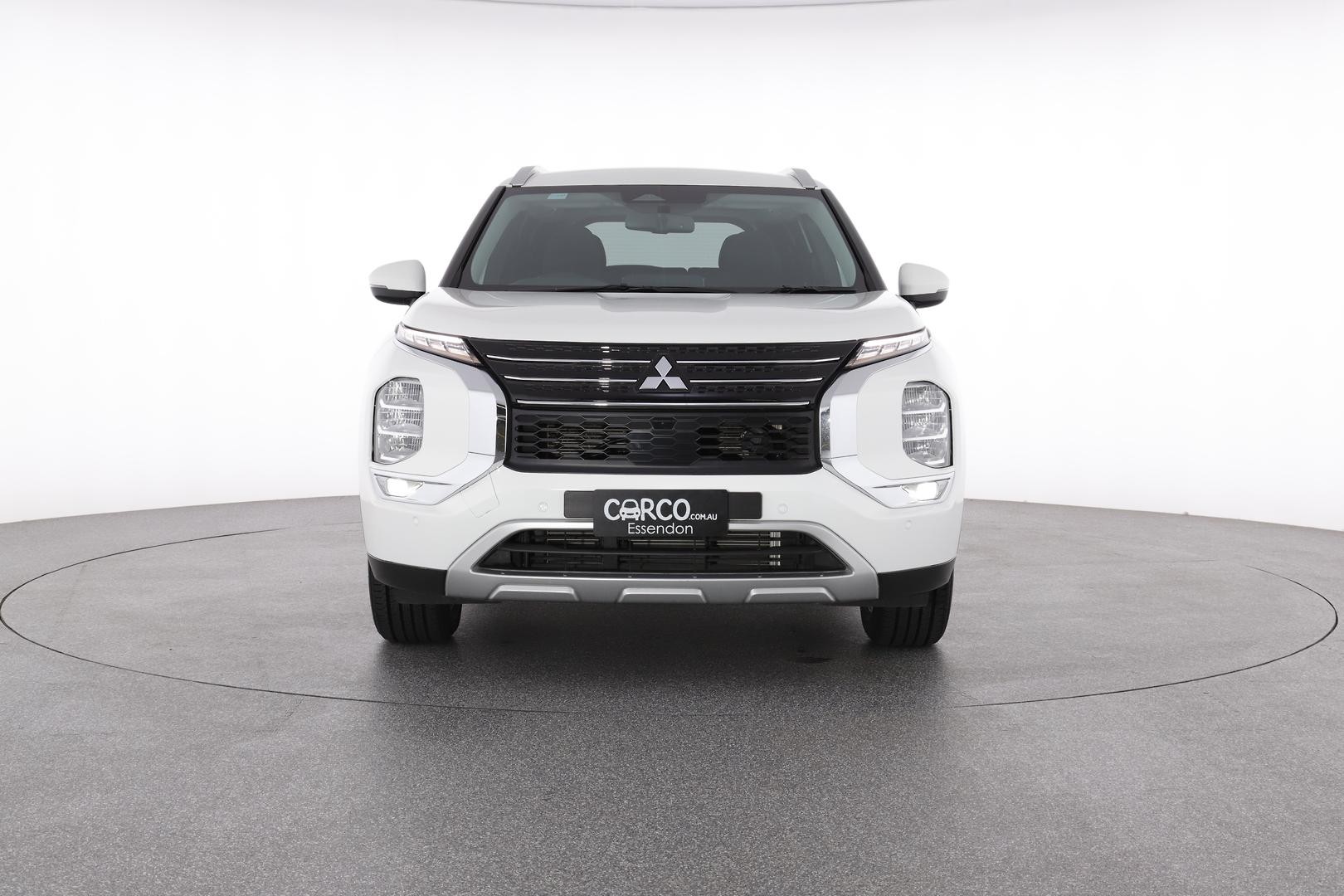 Mitsubishi Outlander image 2