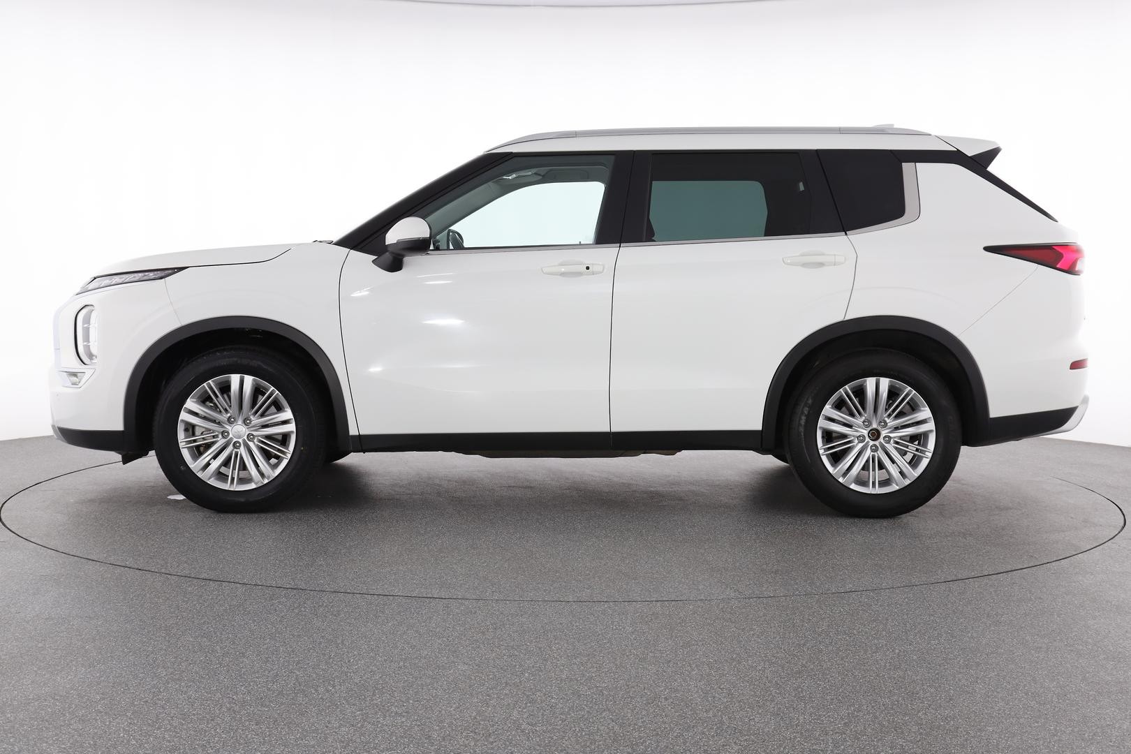 Mitsubishi Outlander image 3