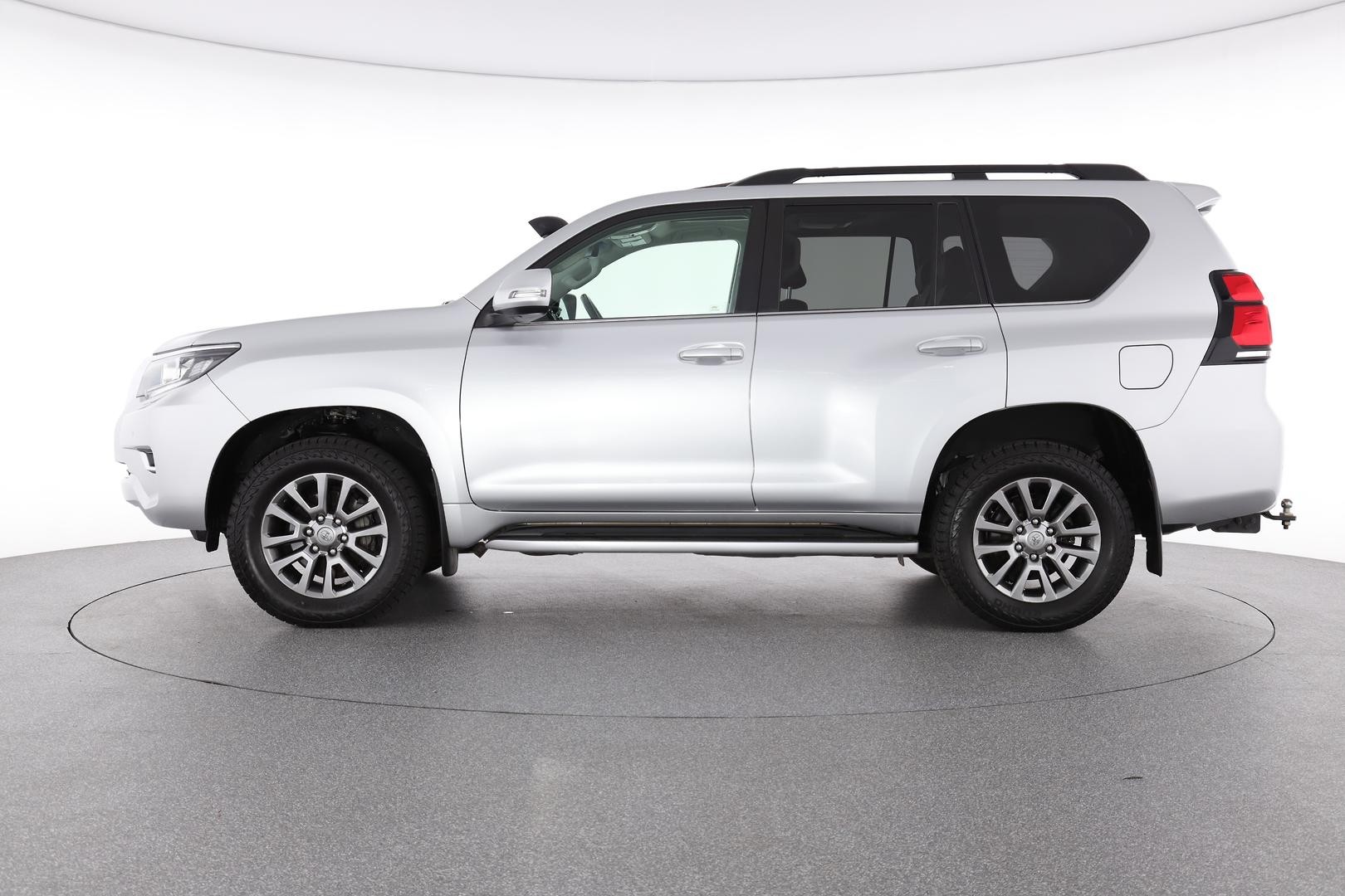 Toyota Landcruiser Prado image 3