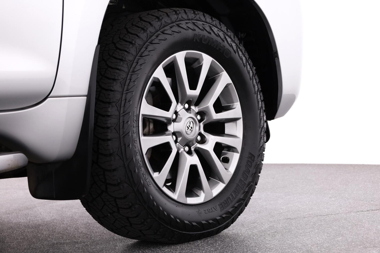Toyota Landcruiser Prado image 1