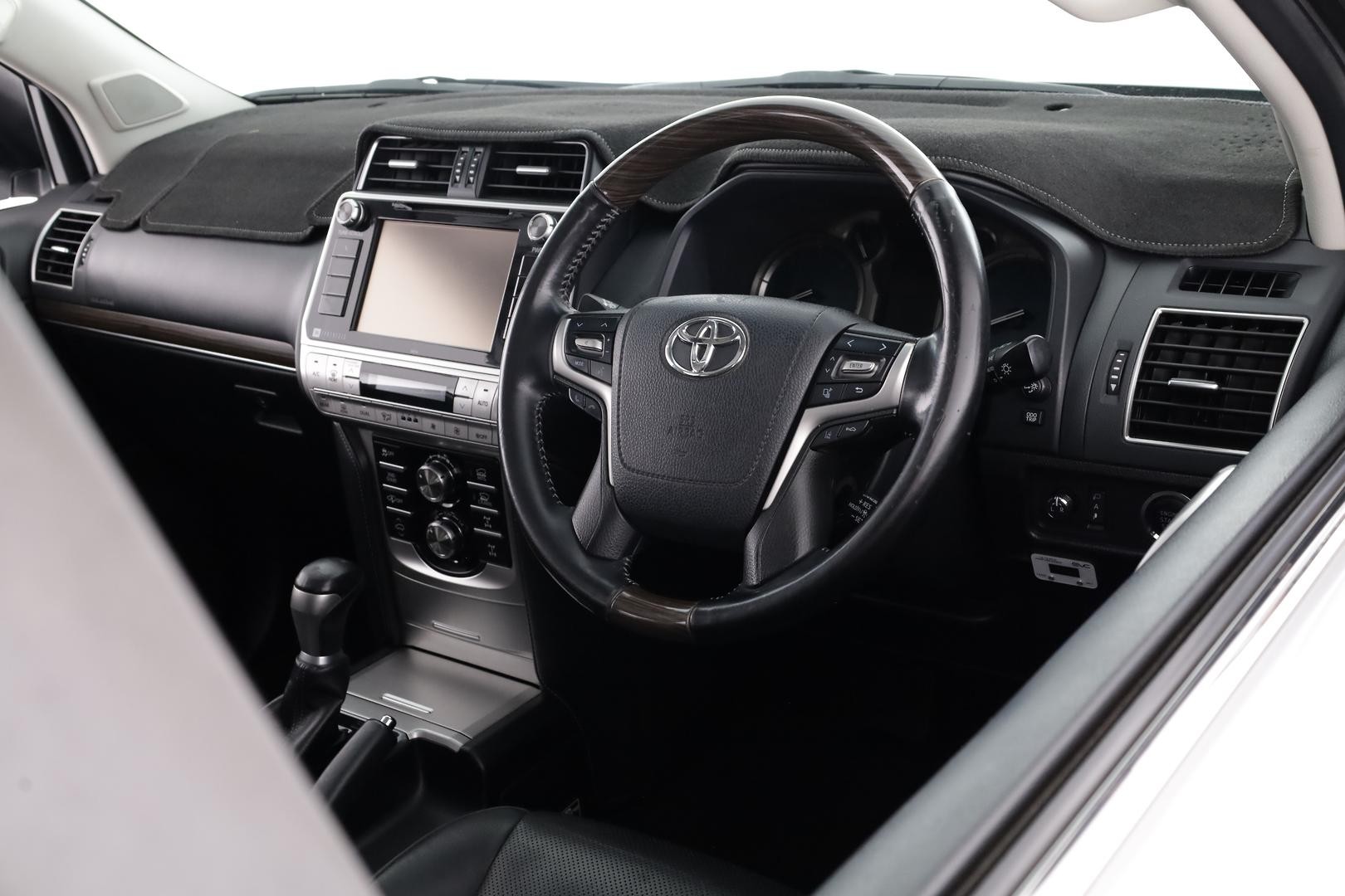 Toyota Landcruiser Prado image 4