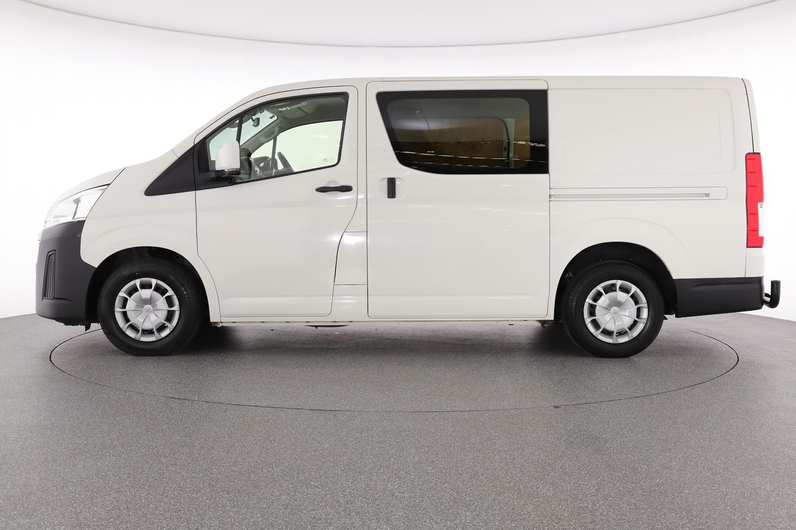 Toyota Hiace image 3