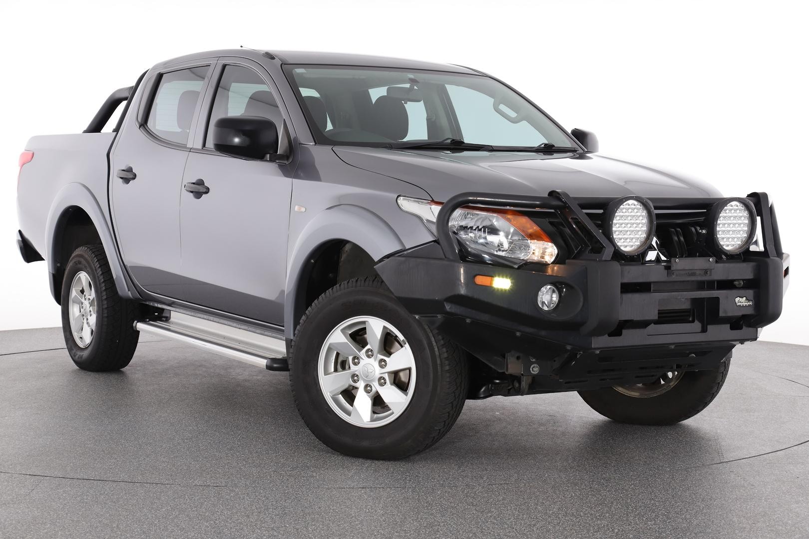 Mitsubishi Triton image 1